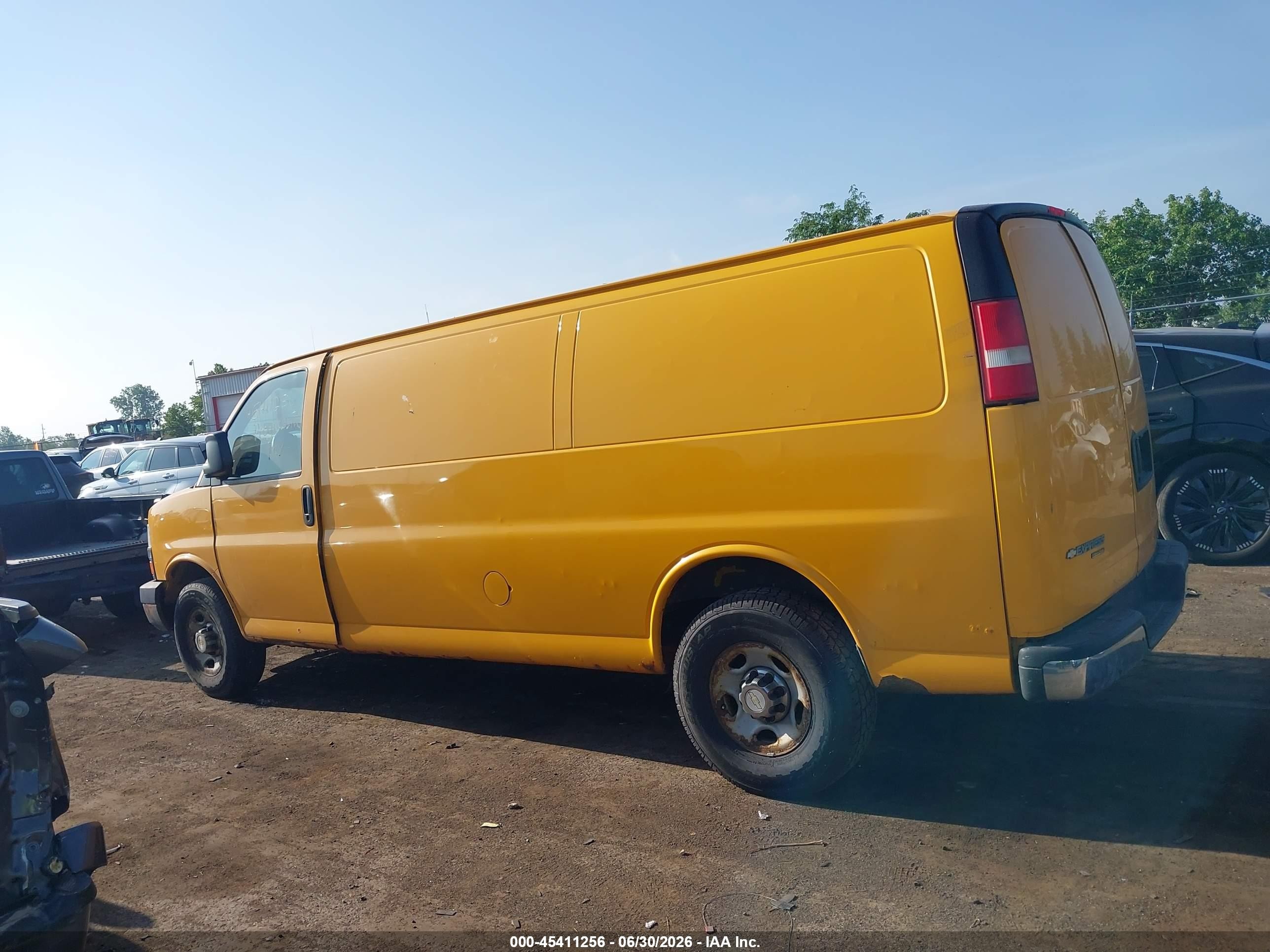 2014 Chevrolet Express 3500 Work Van Yellow vin: 1GCZGUCA5E1102037