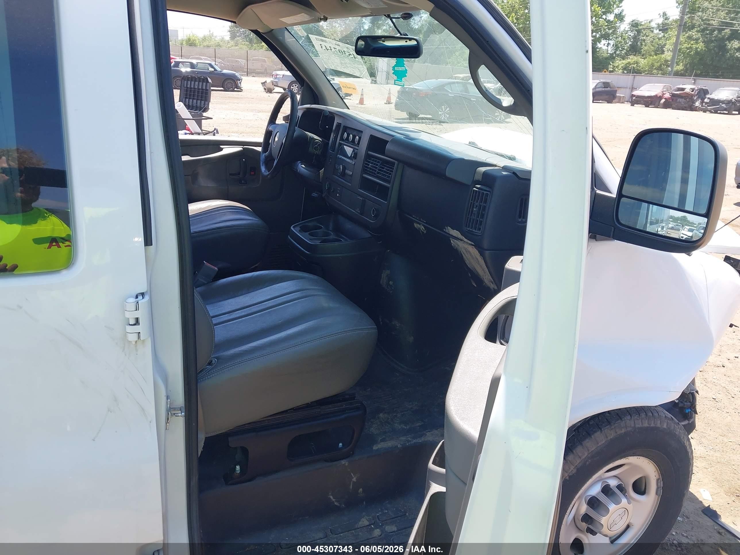 2015 Chevrolet Express 3500 Work Van White vin: 1GCZGUCG6F1240627