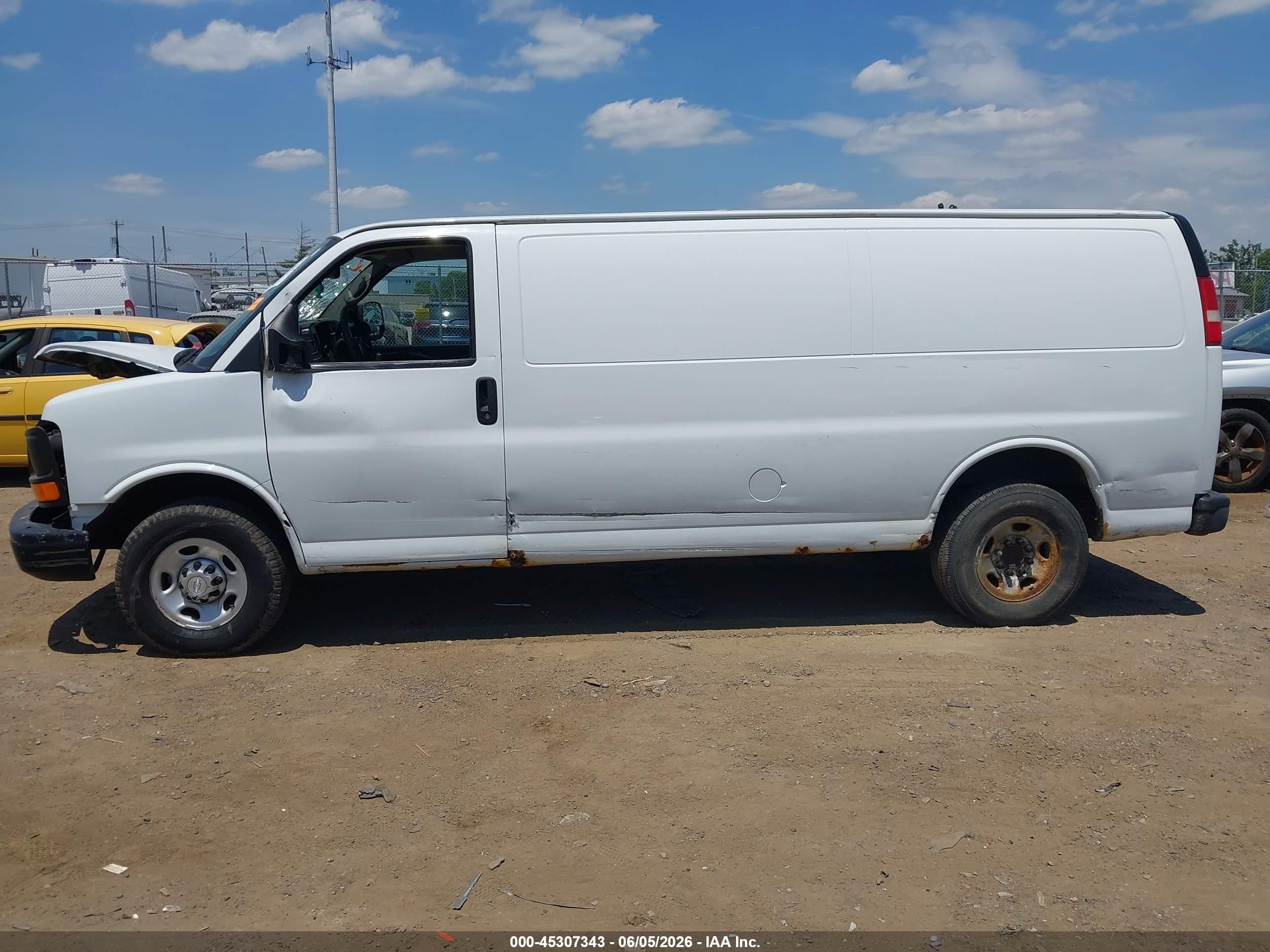 2015 Chevrolet Express 3500 Work Van White vin: 1GCZGUCG6F1240627