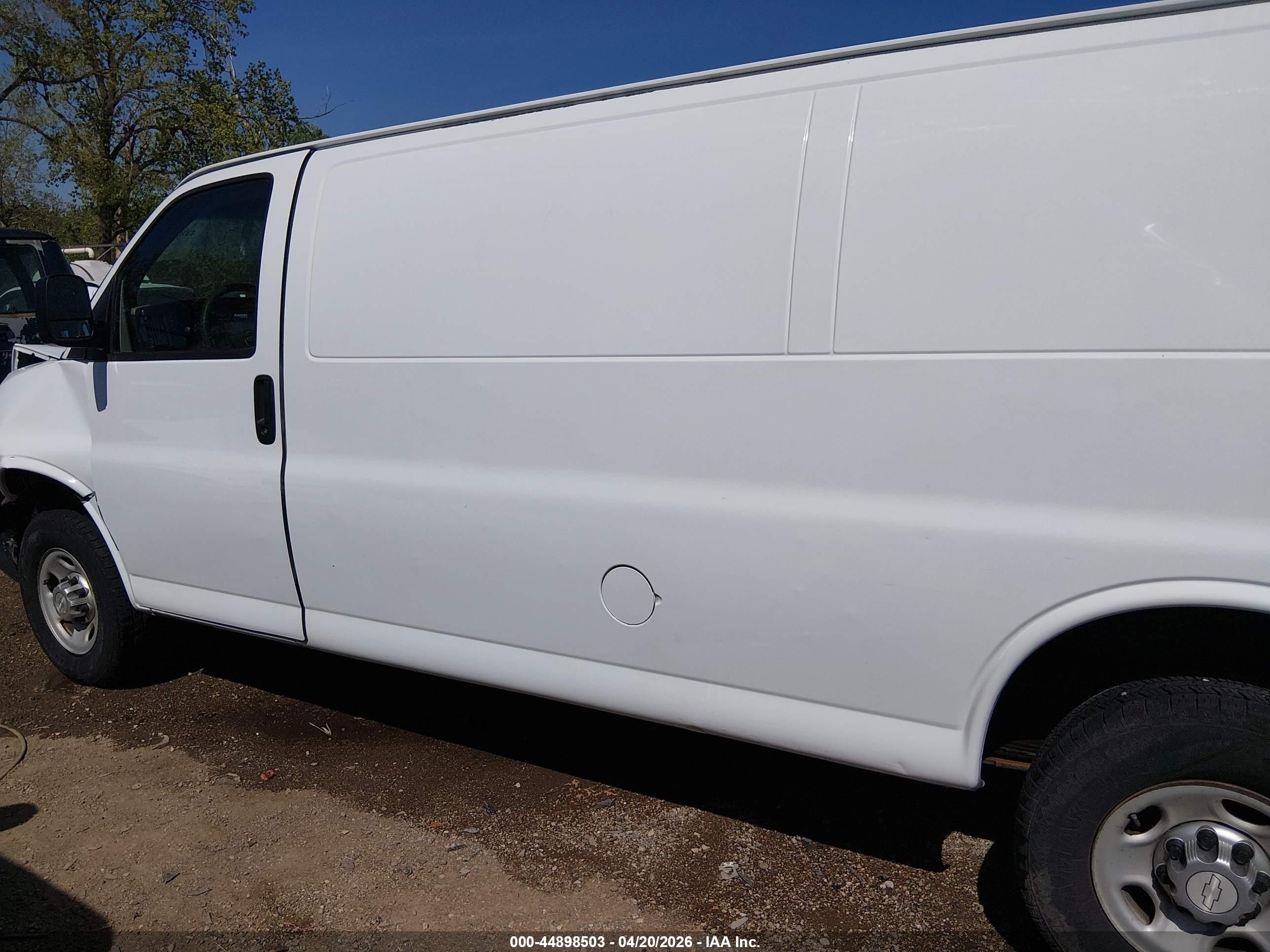 2015 Chevrolet Express 3500 Work Van White vin: 1GCZGUCG9F1146483