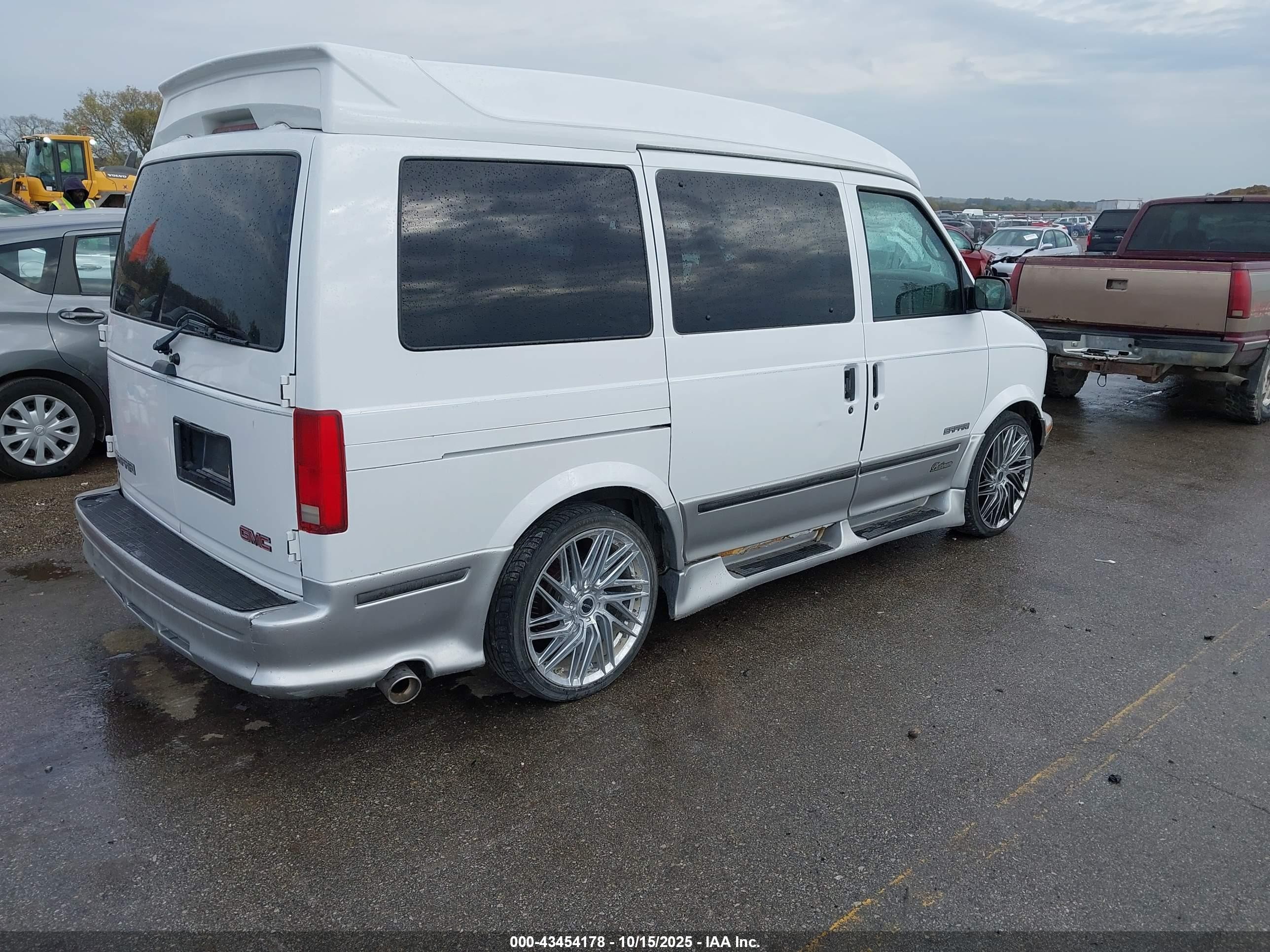 1998 Gmc Safari Yf7 Upfitter Package Белый vin: 1GDDM19W9WB522914