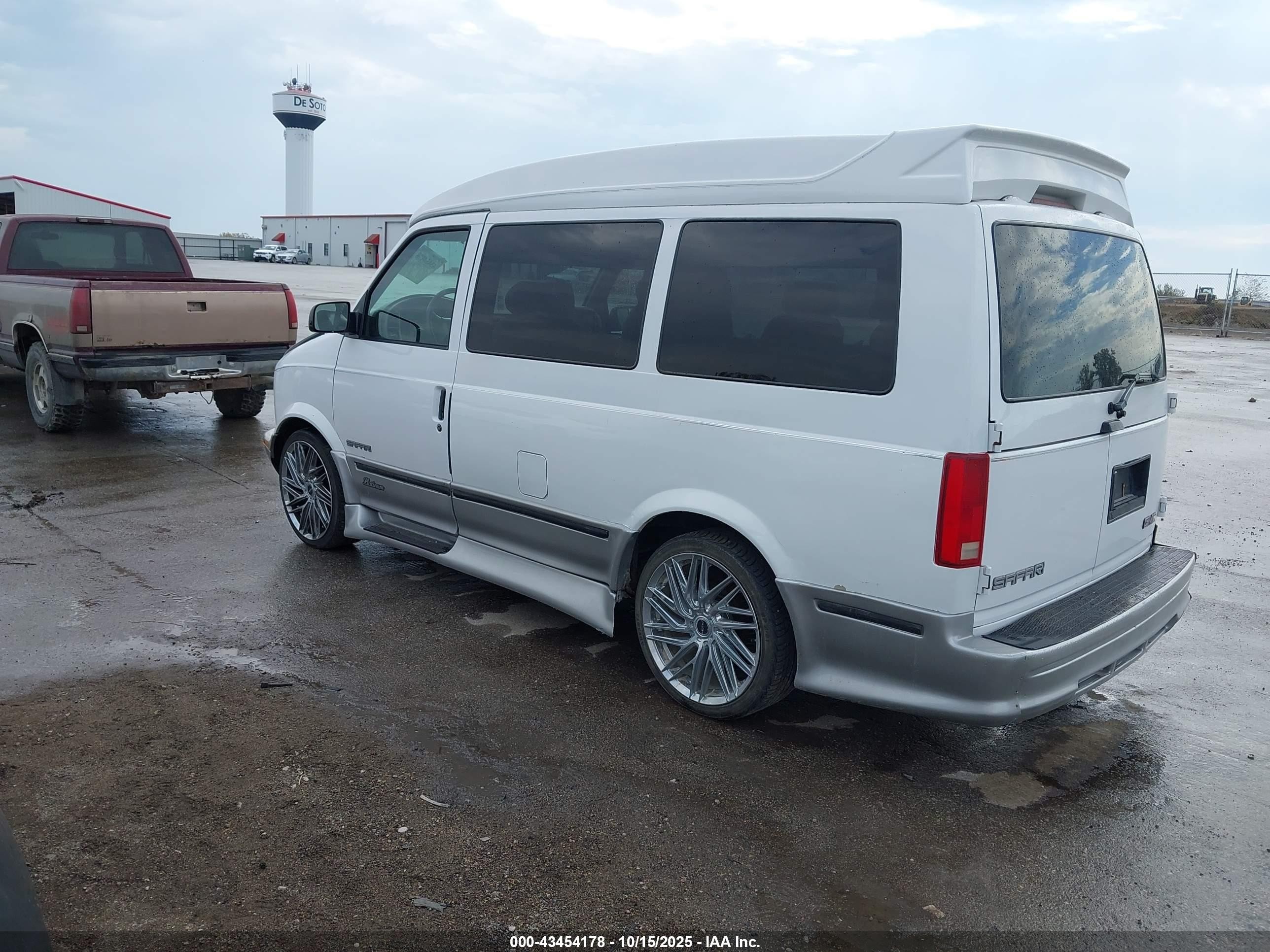 1998 Gmc Safari Yf7 Upfitter Package Белый vin: 1GDDM19W9WB522914