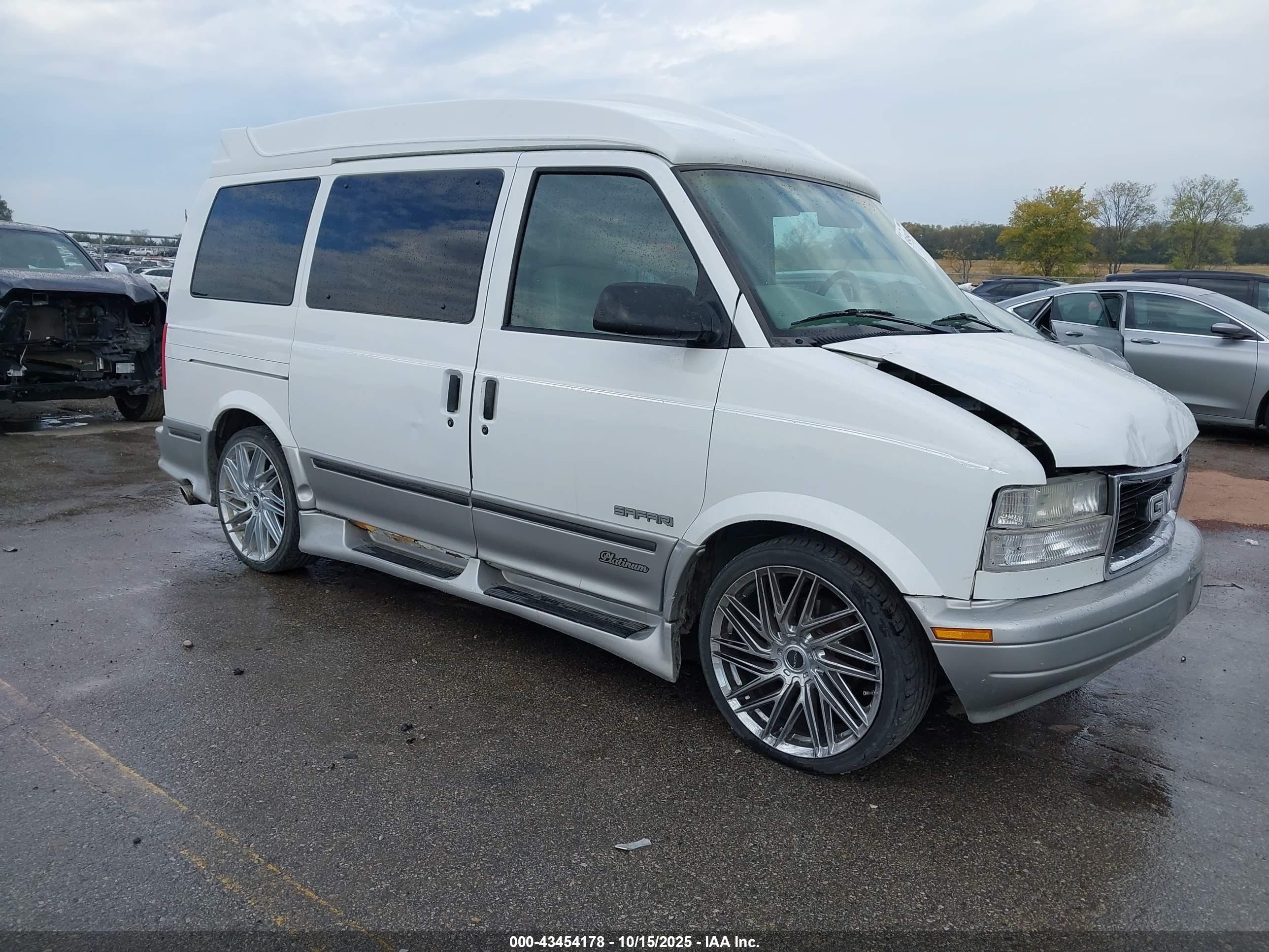 1998 Gmc Safari Yf7 Upfitter Package White vin: 1GDDM19W9WB522914