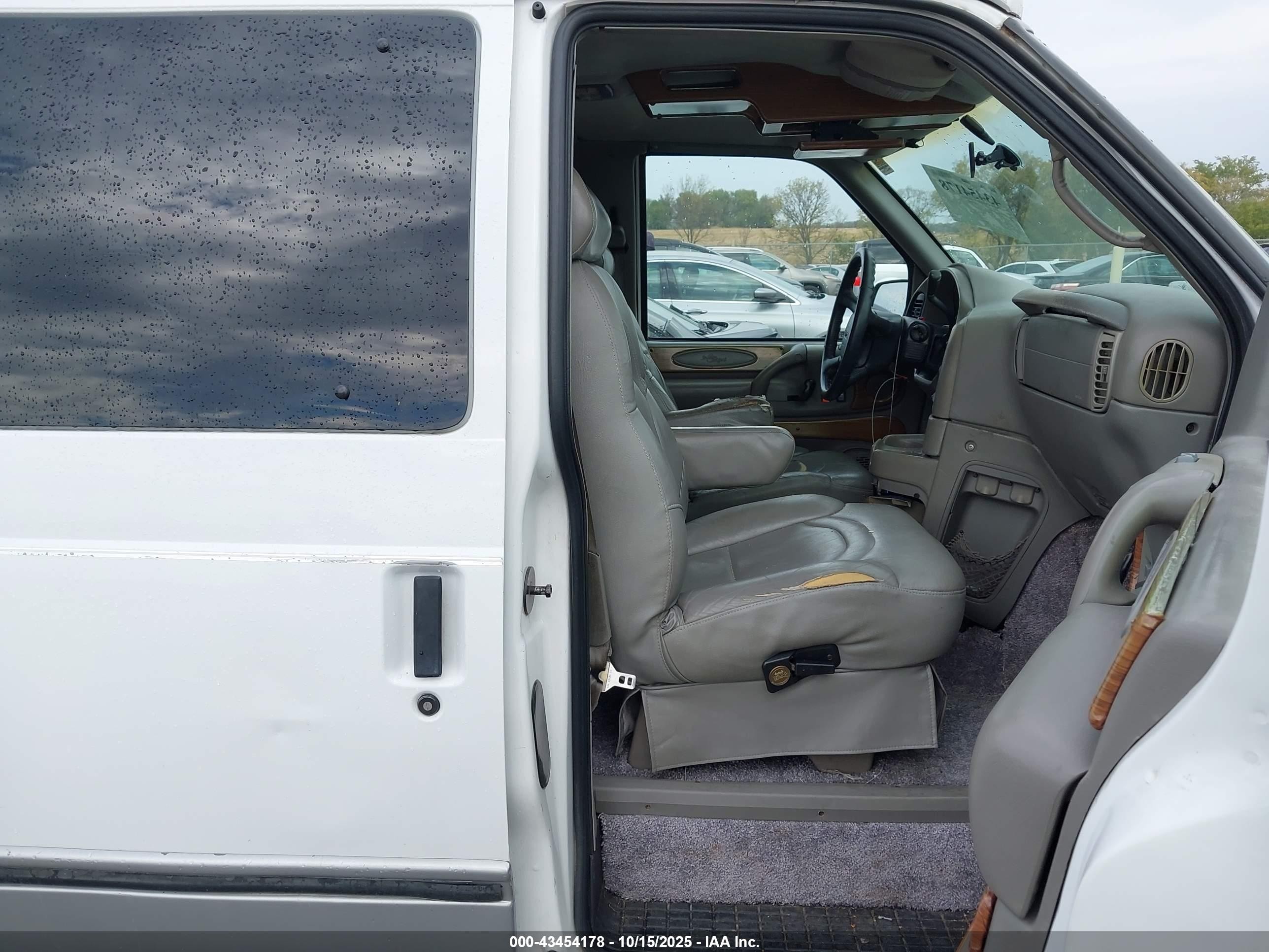 1998 Gmc Safari Yf7 Upfitter Package Белый vin: 1GDDM19W9WB522914