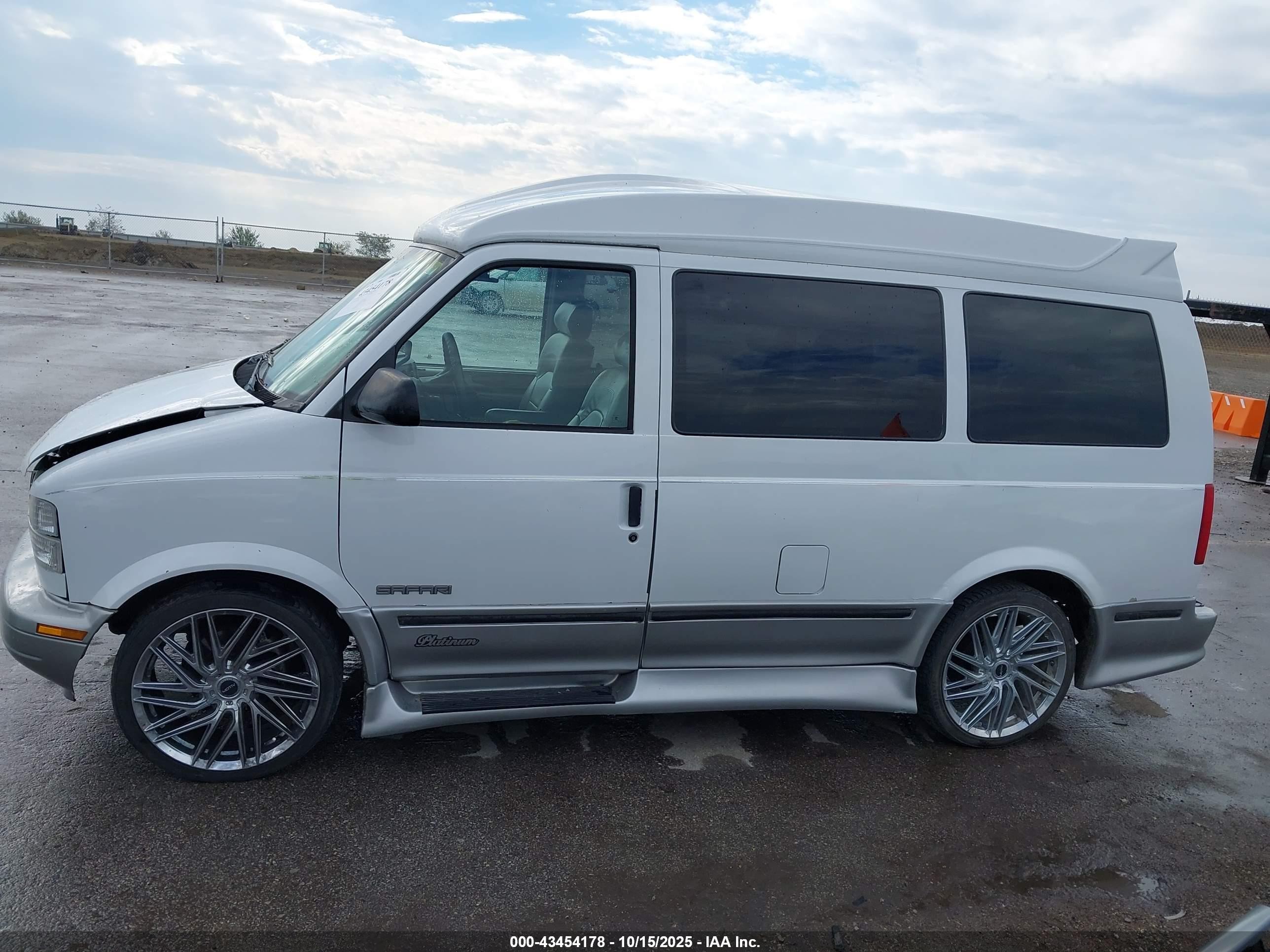 1998 Gmc Safari Yf7 Upfitter Package Белый vin: 1GDDM19W9WB522914