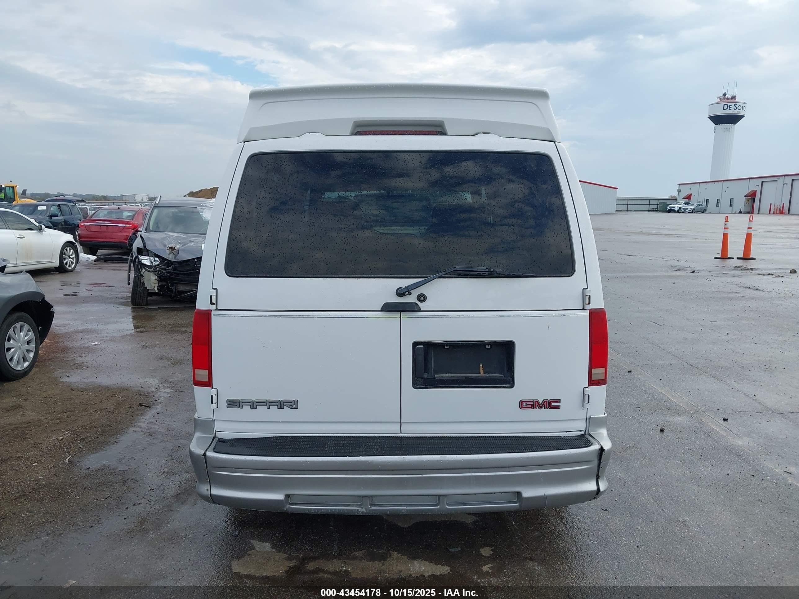 1998 Gmc Safari Yf7 Upfitter Package Белый vin: 1GDDM19W9WB522914