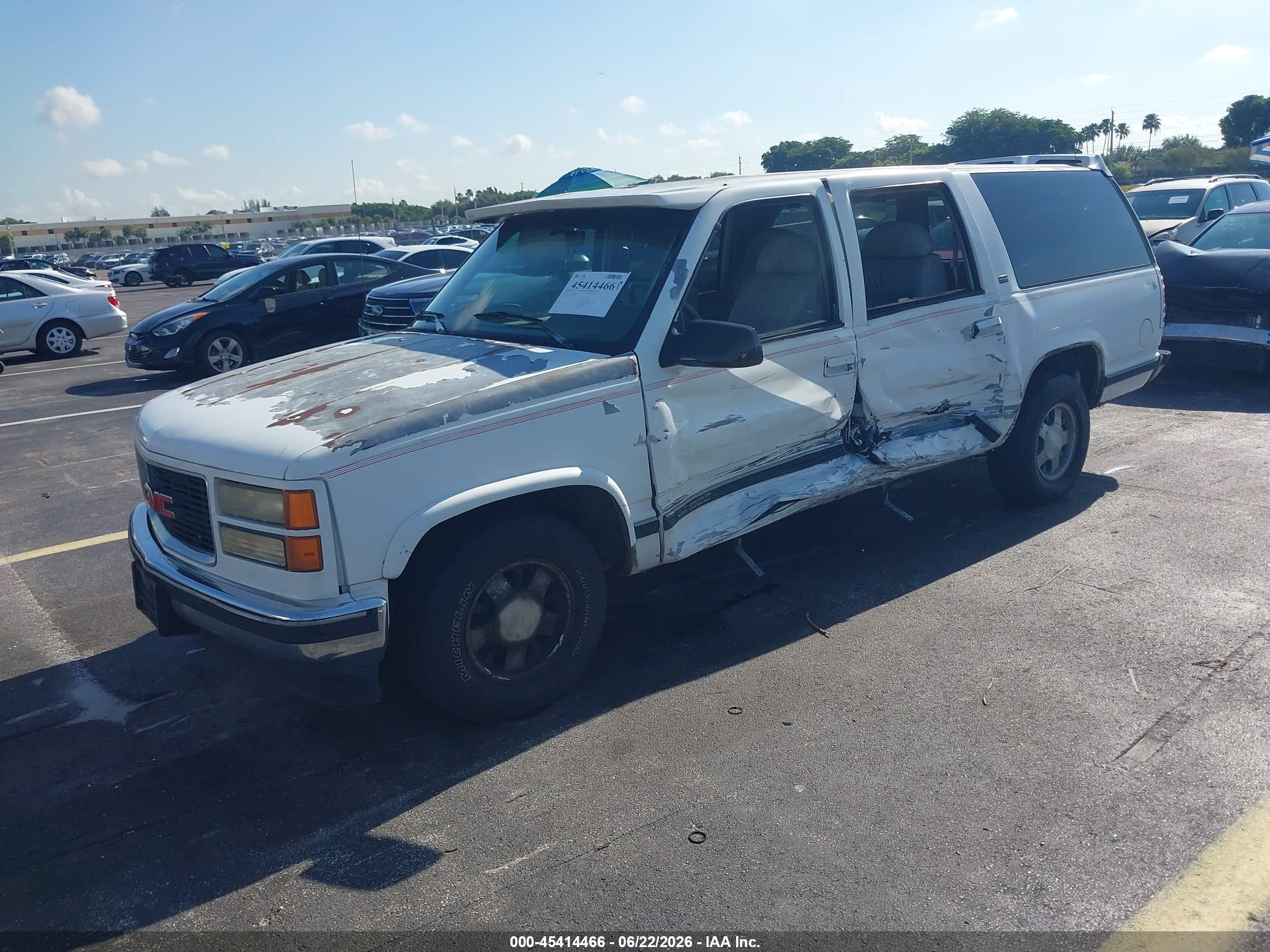 1994 Gmc Suburban C1500 White vin: 1GDEC16K4RJ755621
