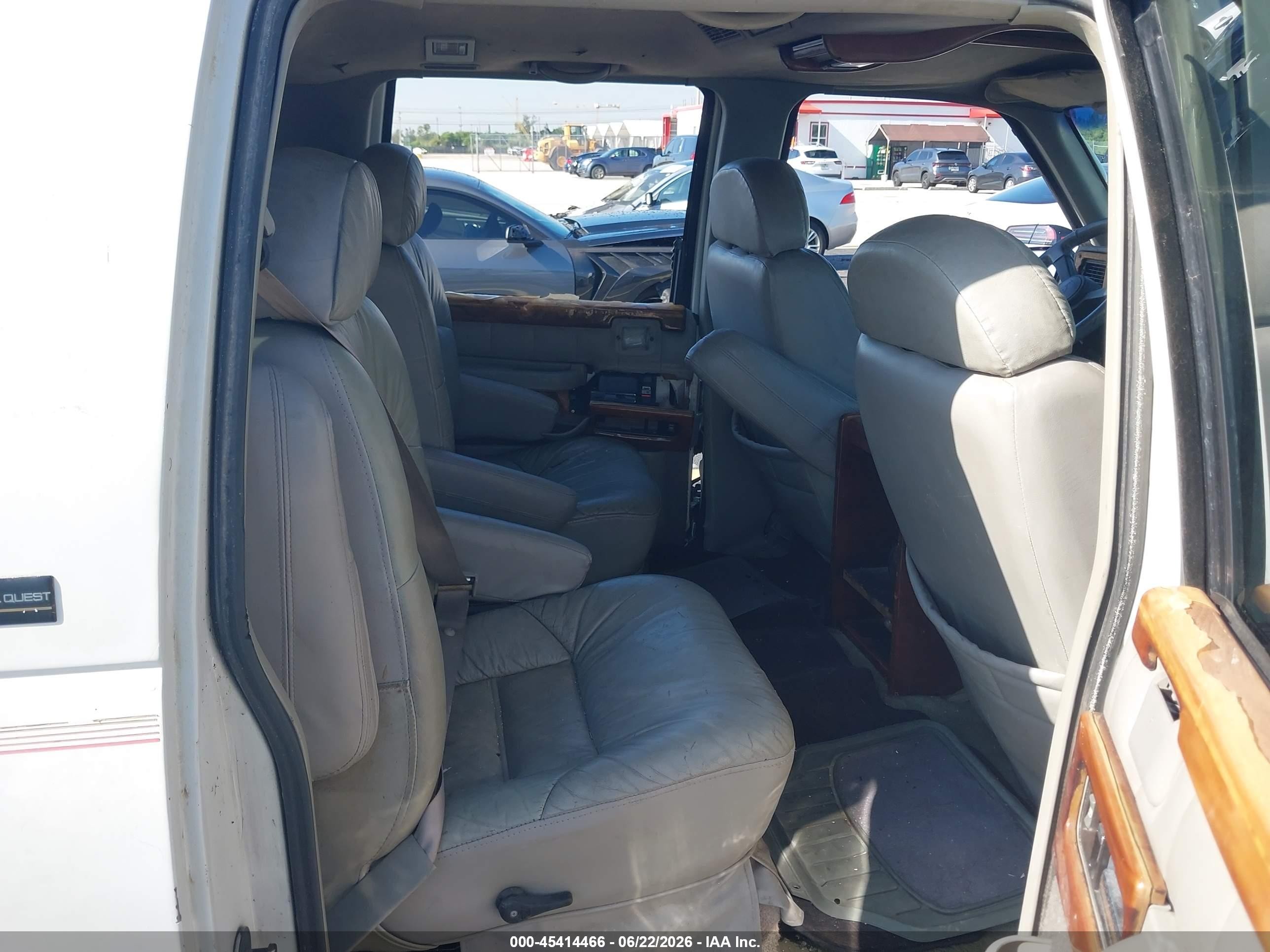 1994 Gmc Suburban C1500 White vin: 1GDEC16K4RJ755621
