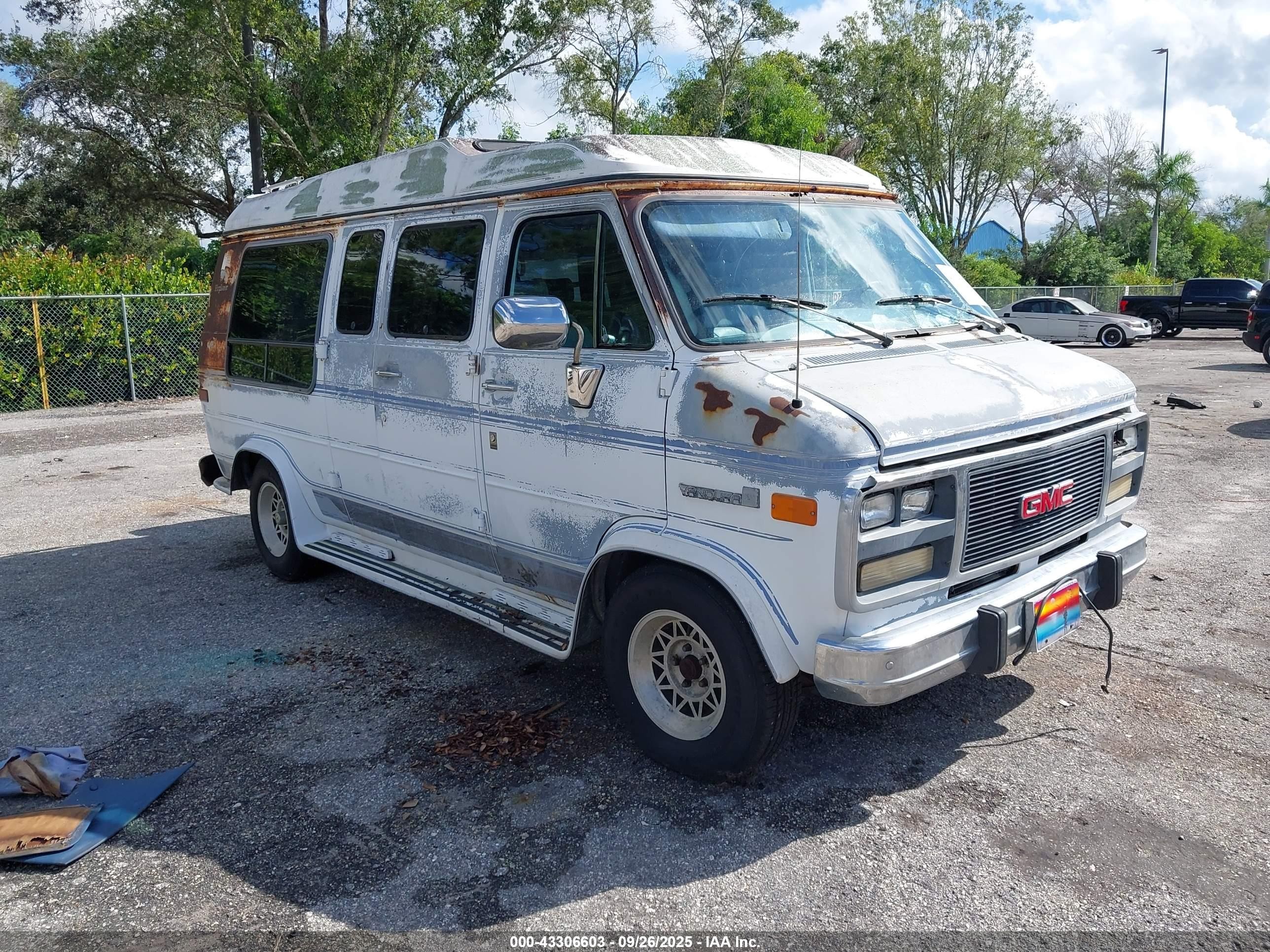 1992 Gmc Rally Wagon / Van G2500 White vin: 1GDEG25K1N7502078