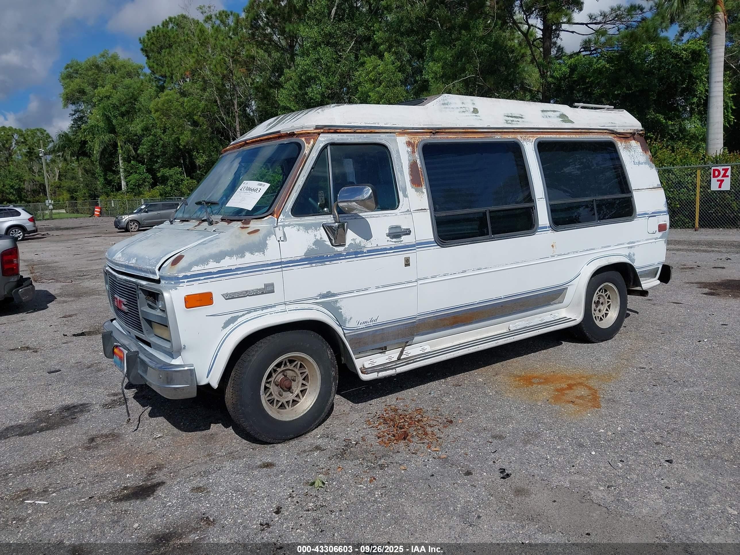 1992 Gmc Rally Wagon / Van G2500 White vin: 1GDEG25K1N7502078