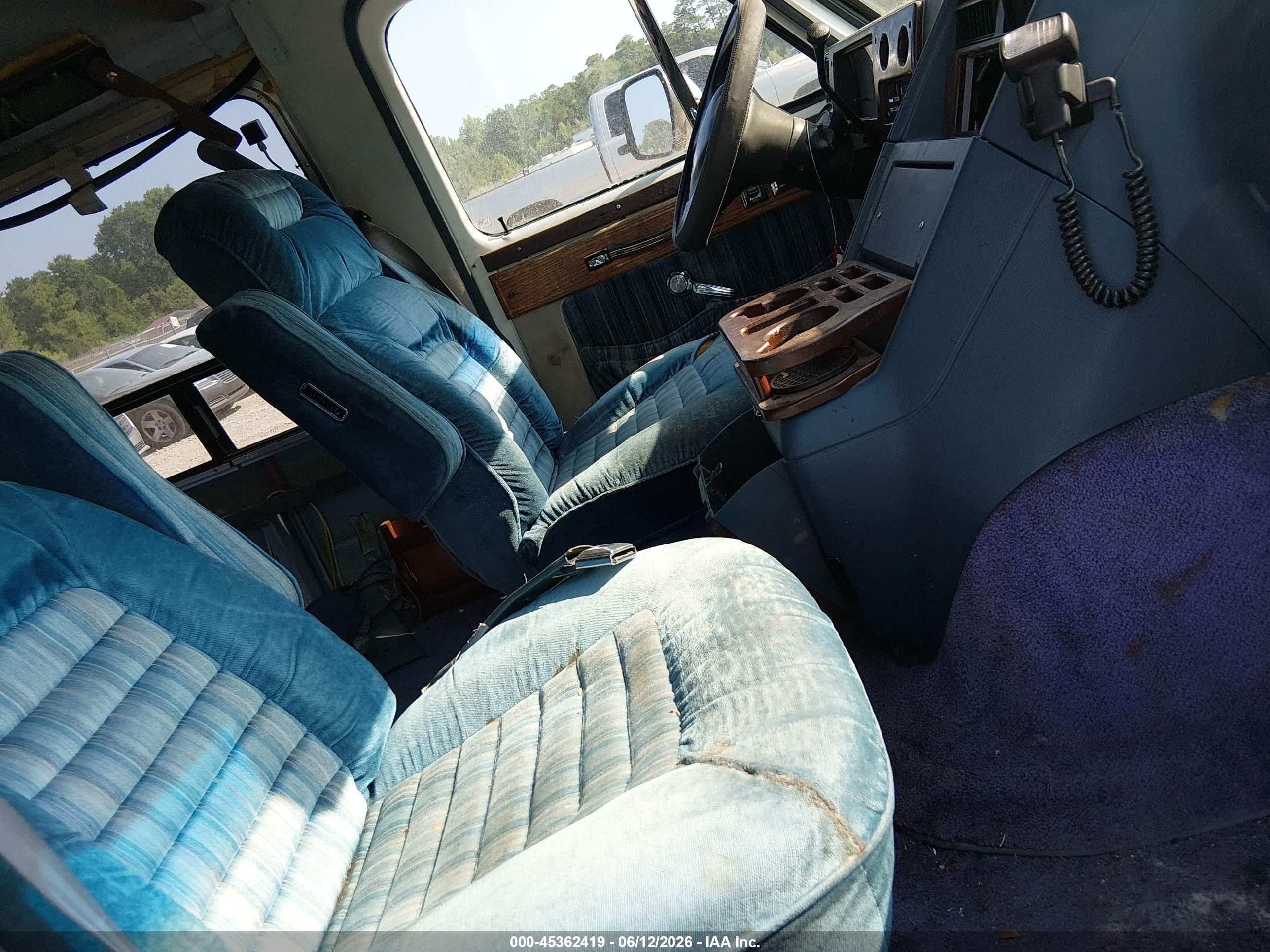 1992 Gmc Rally Wagon / Van G2500 White vin: 1GDEG25K8N7511182