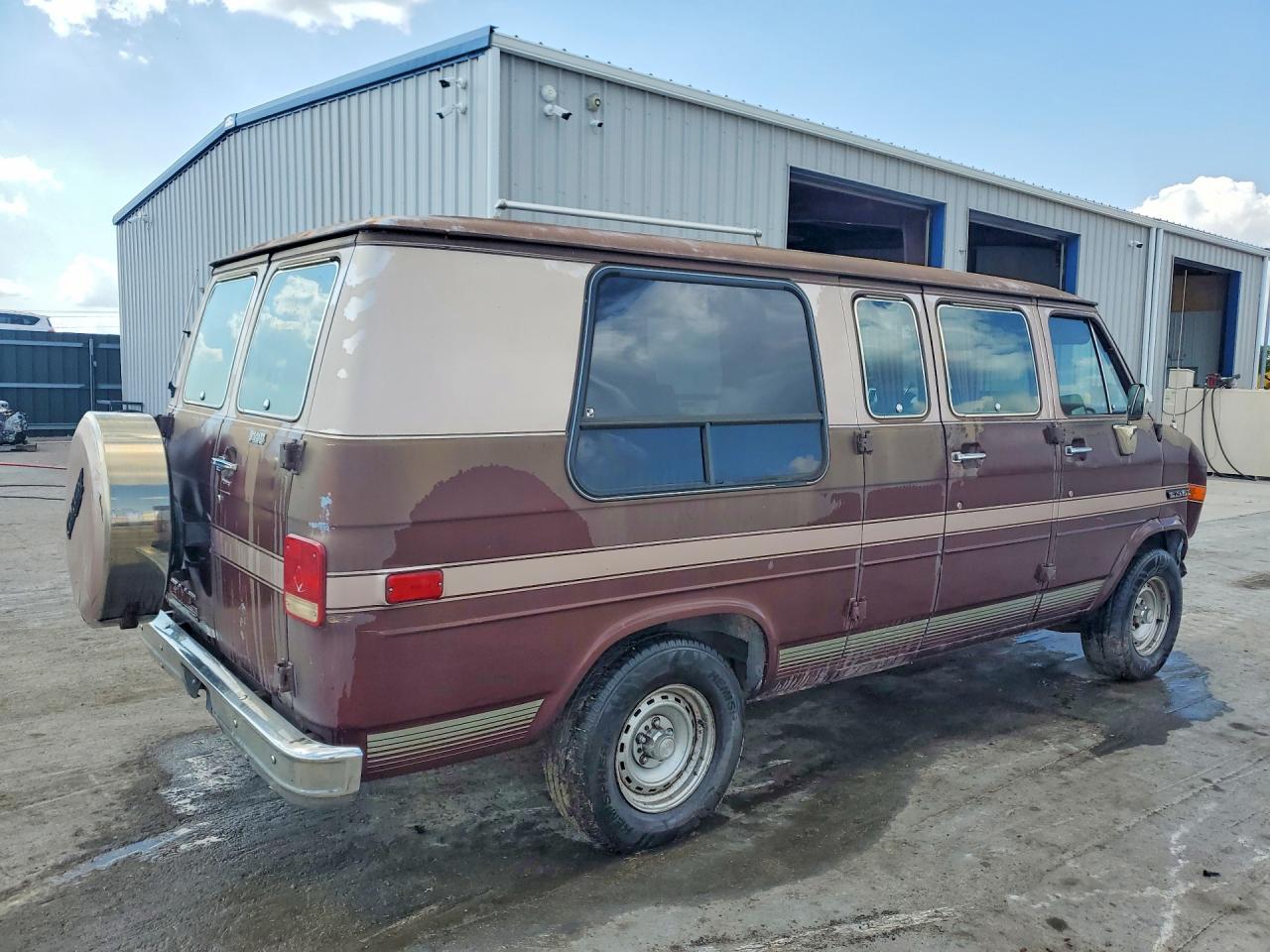 1991 Gmc Rally Wagon / Van G2500 Brown vin: 1GDEG25K9M7510847