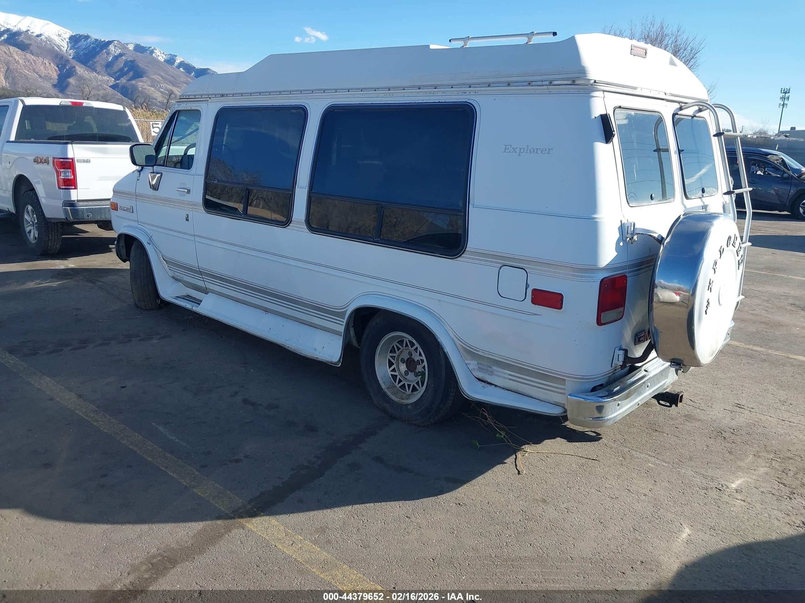 1992 Gmc Rally Wagon / Van G2500 White vin: 1GDEG25K9N7503852
