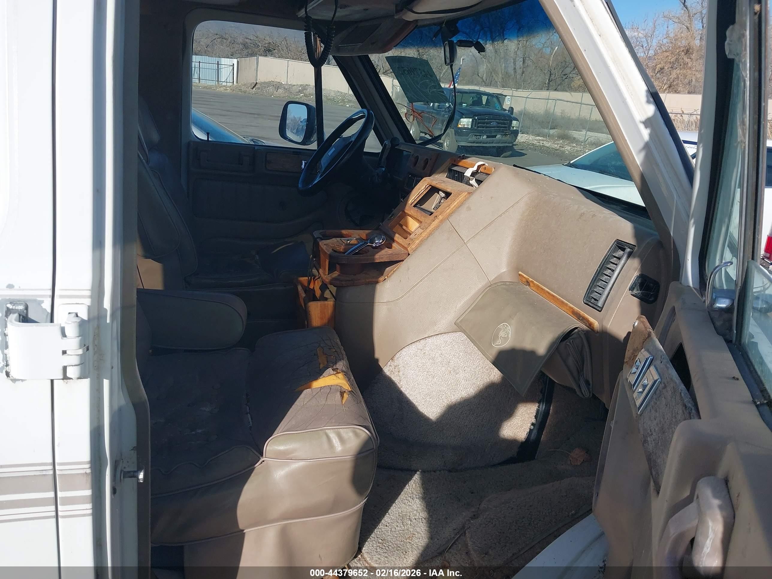 1992 Gmc Rally Wagon / Van G2500 White vin: 1GDEG25K9N7503852