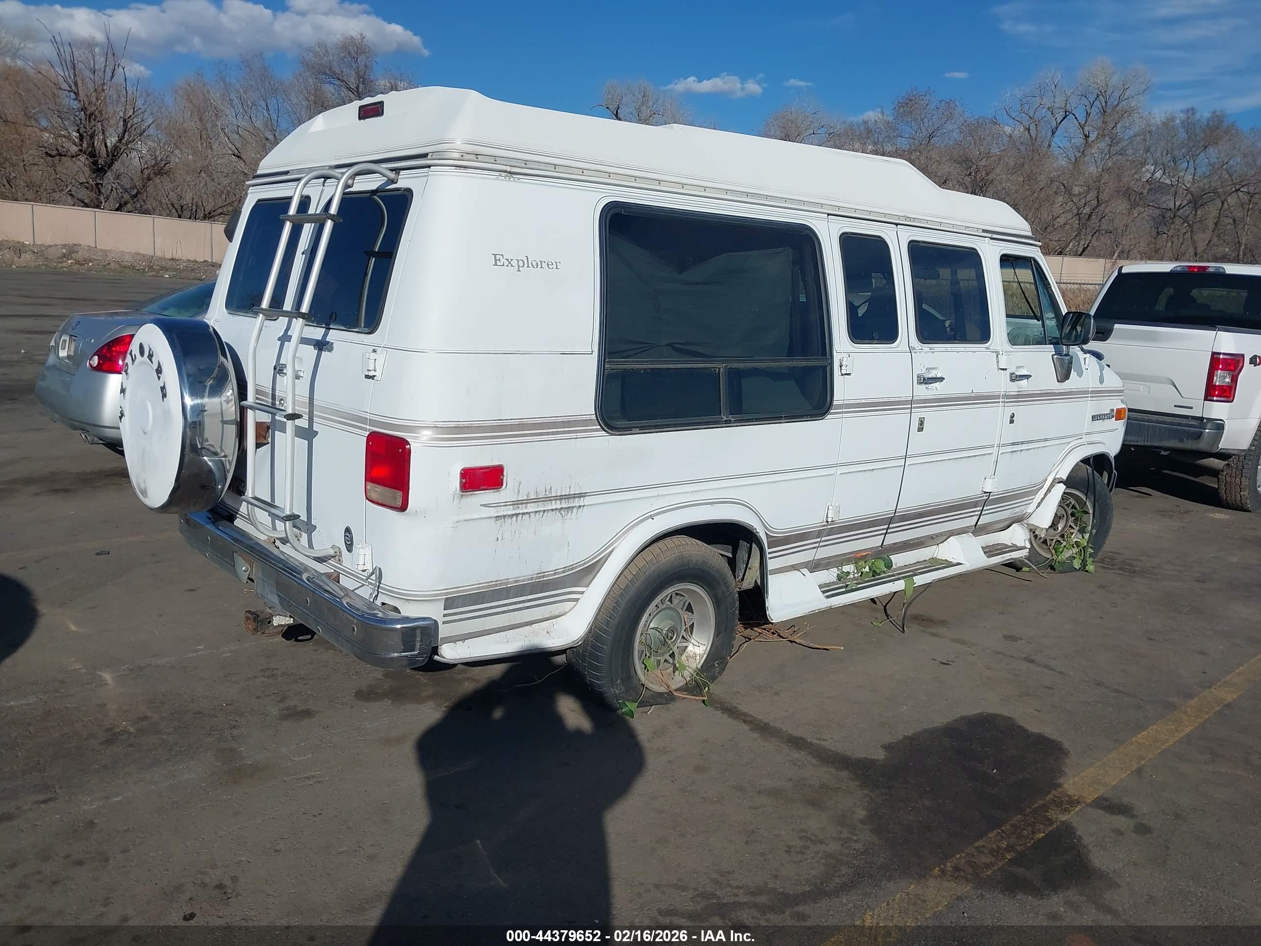 1992 Gmc Rally Wagon / Van G2500 White vin: 1GDEG25K9N7503852