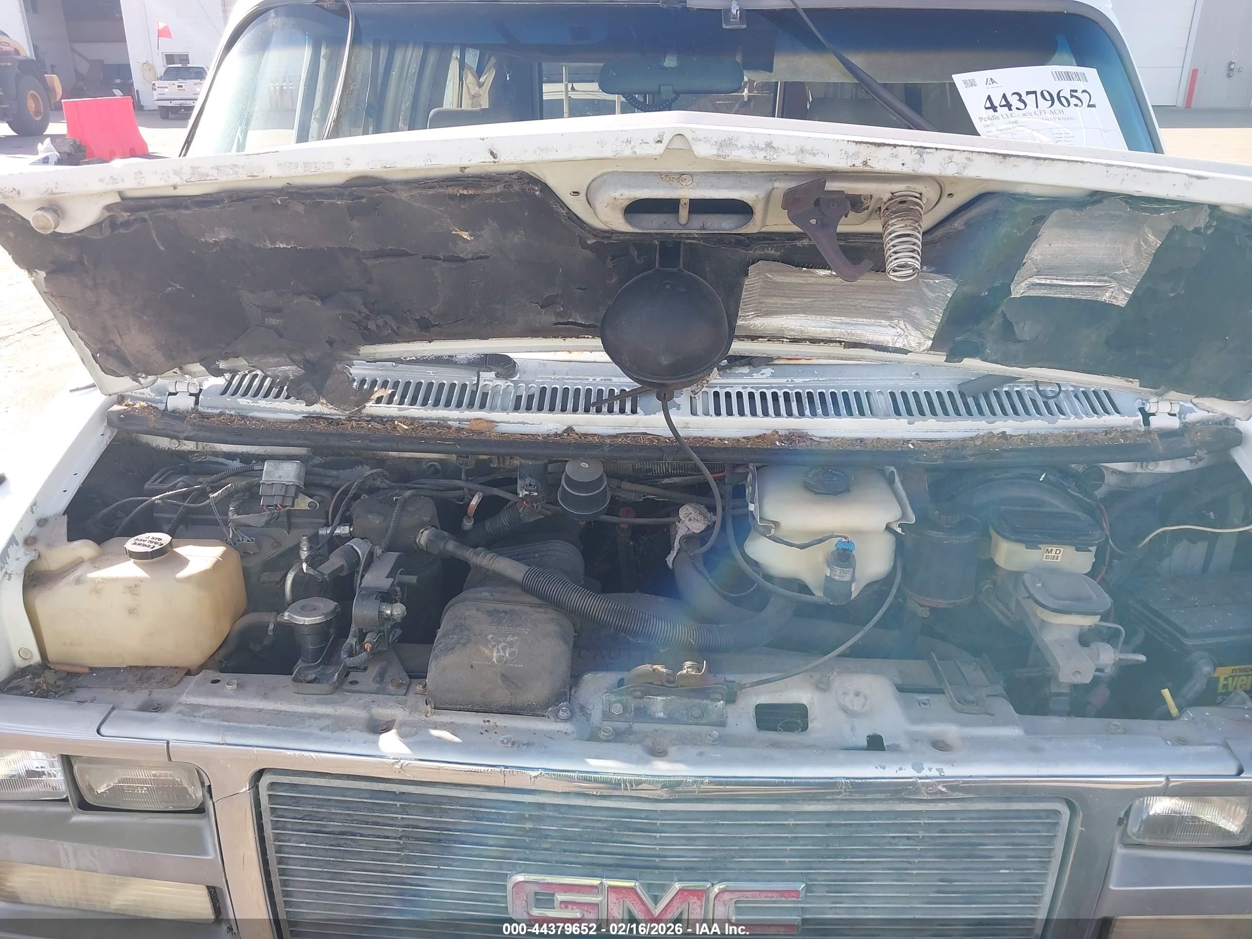 1992 Gmc Rally Wagon / Van G2500 White vin: 1GDEG25K9N7503852