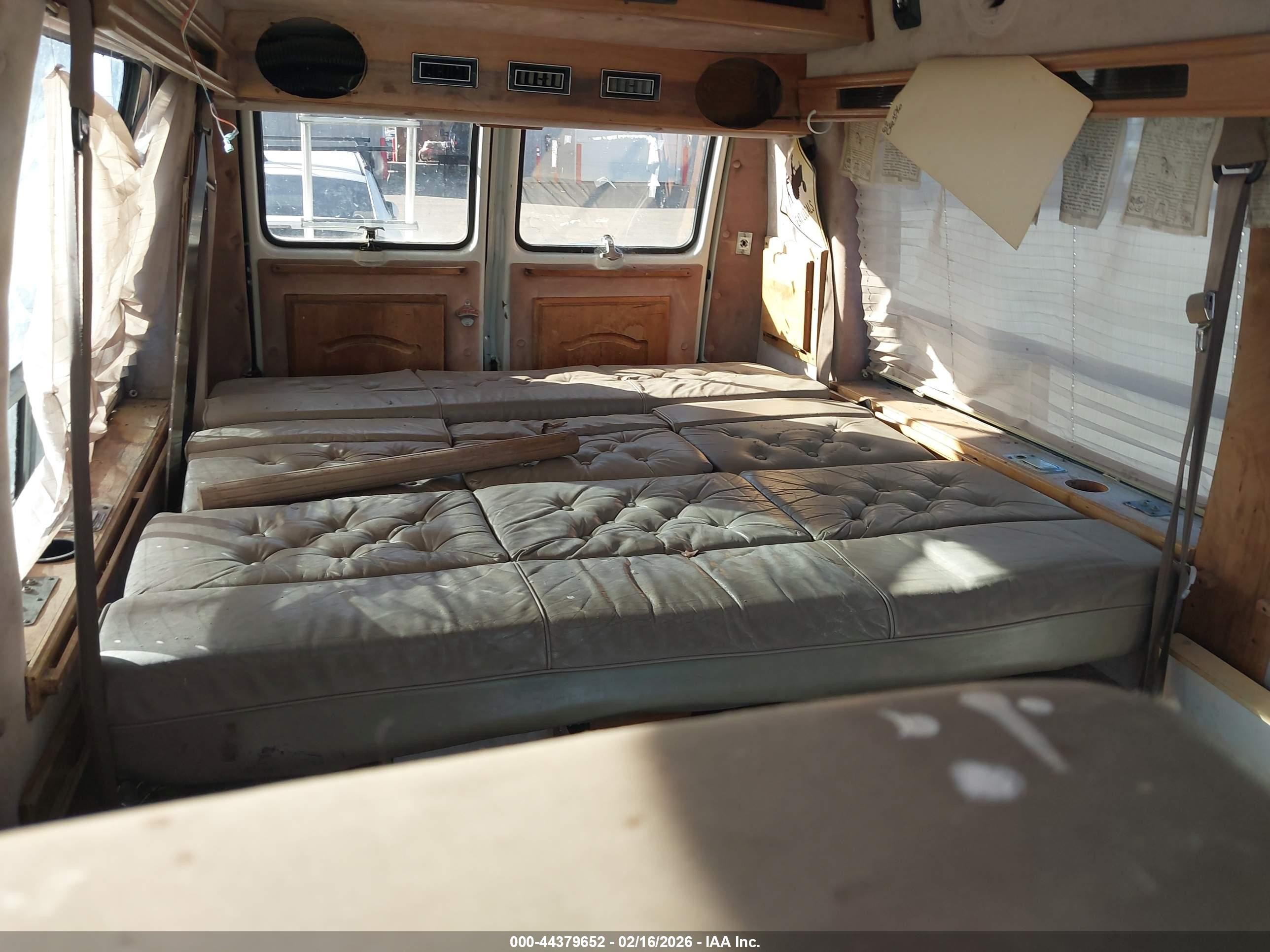 1992 Gmc Rally Wagon / Van G2500 White vin: 1GDEG25K9N7503852