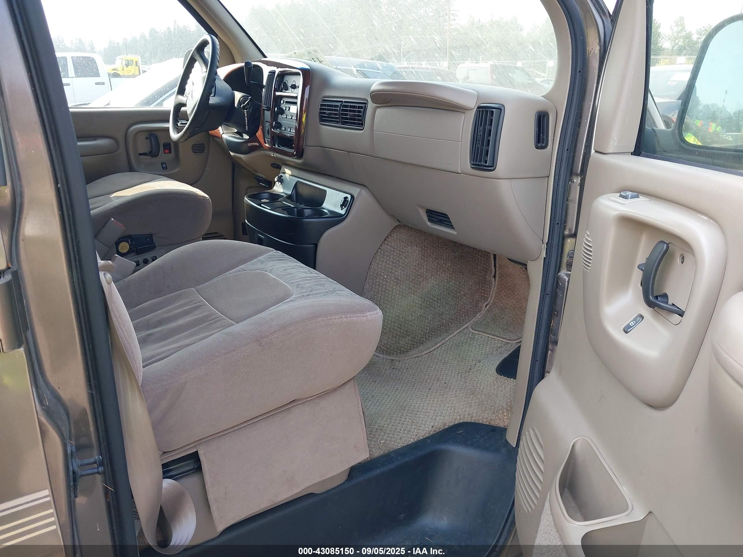 2002 Gmc Savana Standard Brown vin: 1GDFG15M921149555
