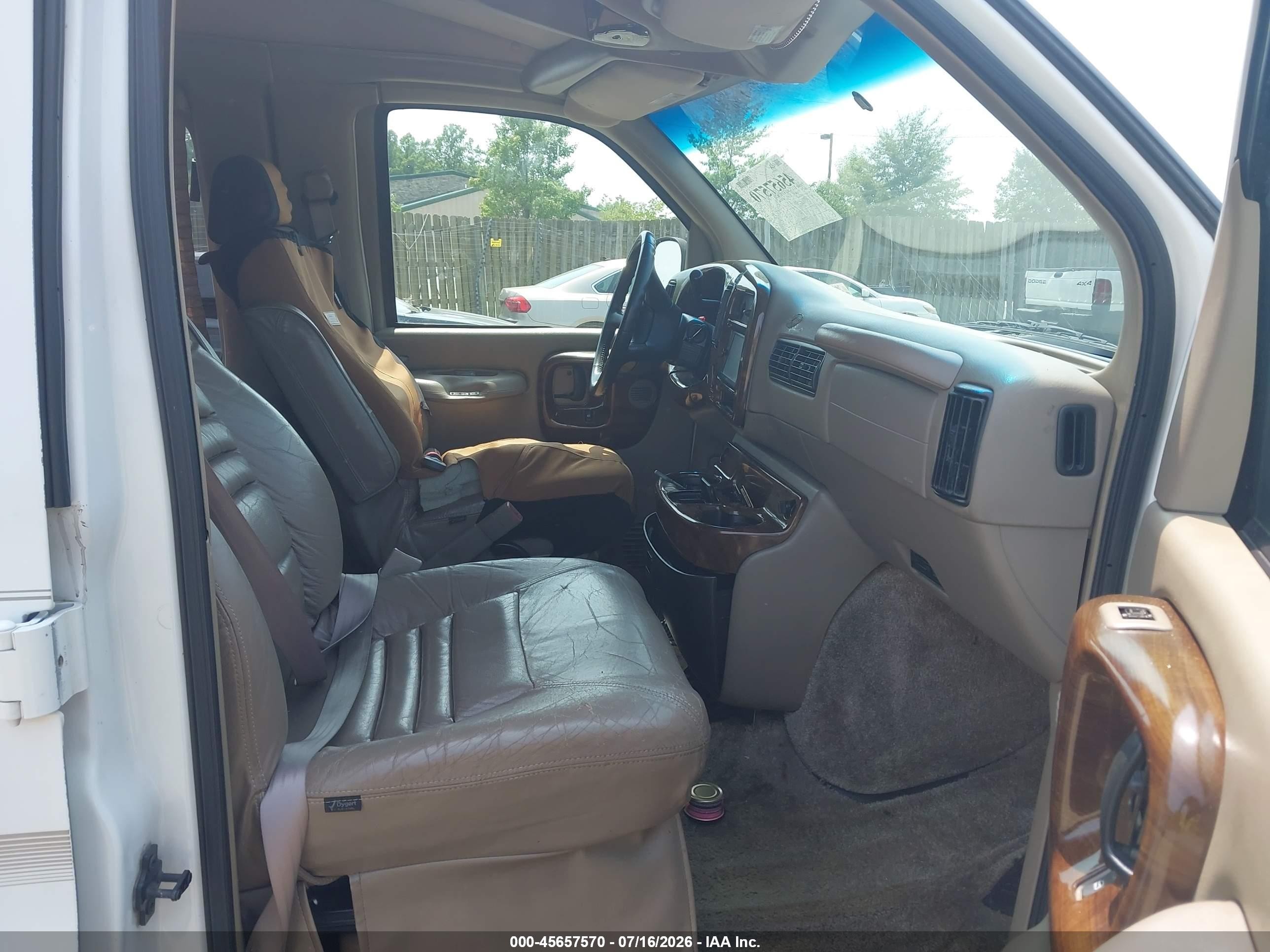 2001 Gmc Savana Upfitter White vin: 1GDFG15R011109620