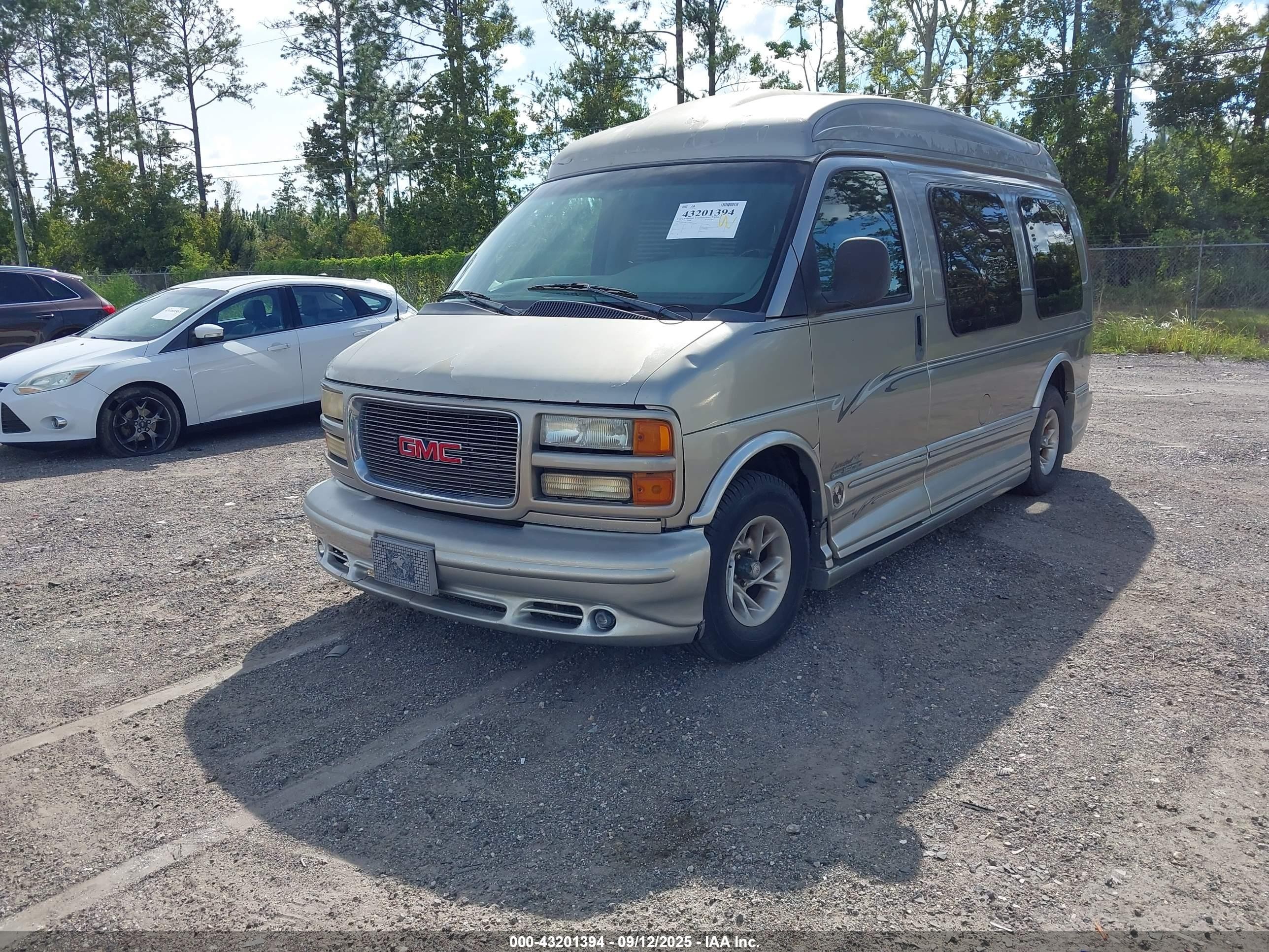 2002 Gmc Savana Standard Brown vin: 1GDFG15R121188605