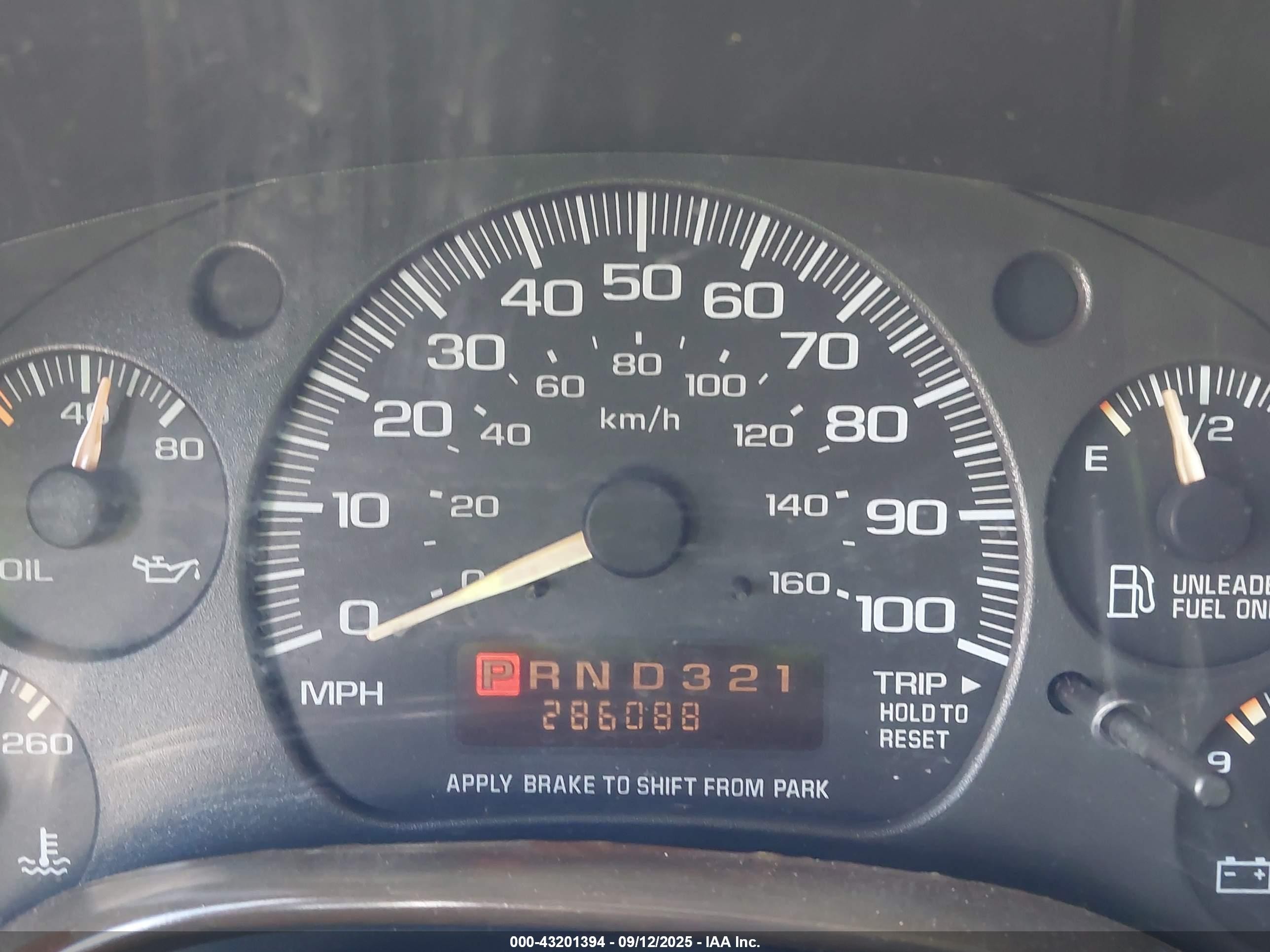 2002 Gmc Savana Standard Brown vin: 1GDFG15R121188605