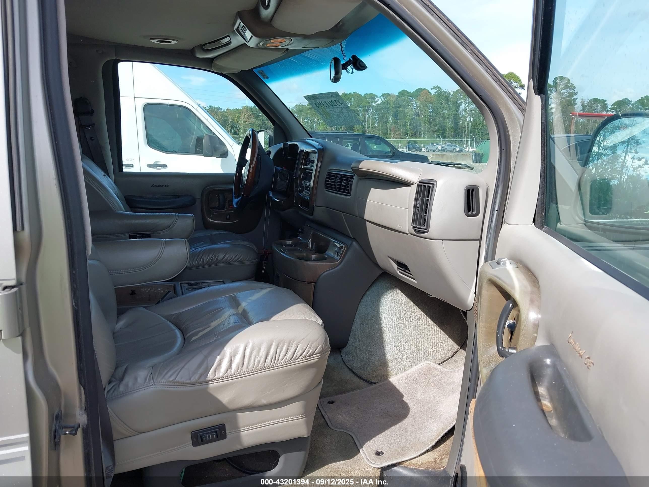 2002 Gmc Savana Standard Brown vin: 1GDFG15R121188605