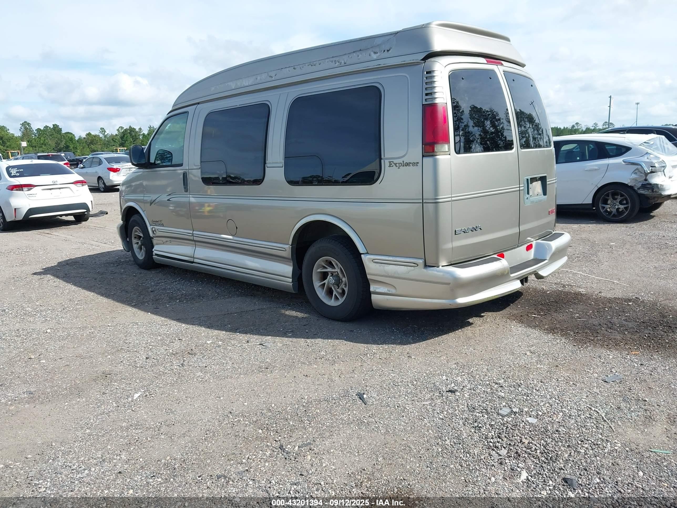 2002 Gmc Savana Standard Brown vin: 1GDFG15R121188605