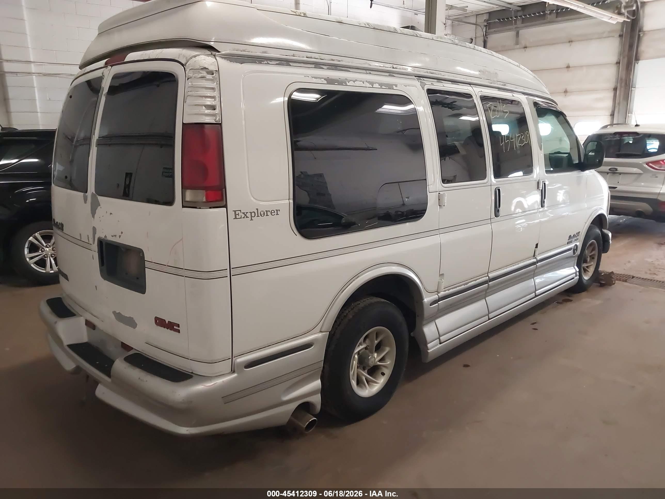 2000 Gmc Savana Rv White vin: 1GDFG15R1Y1260122