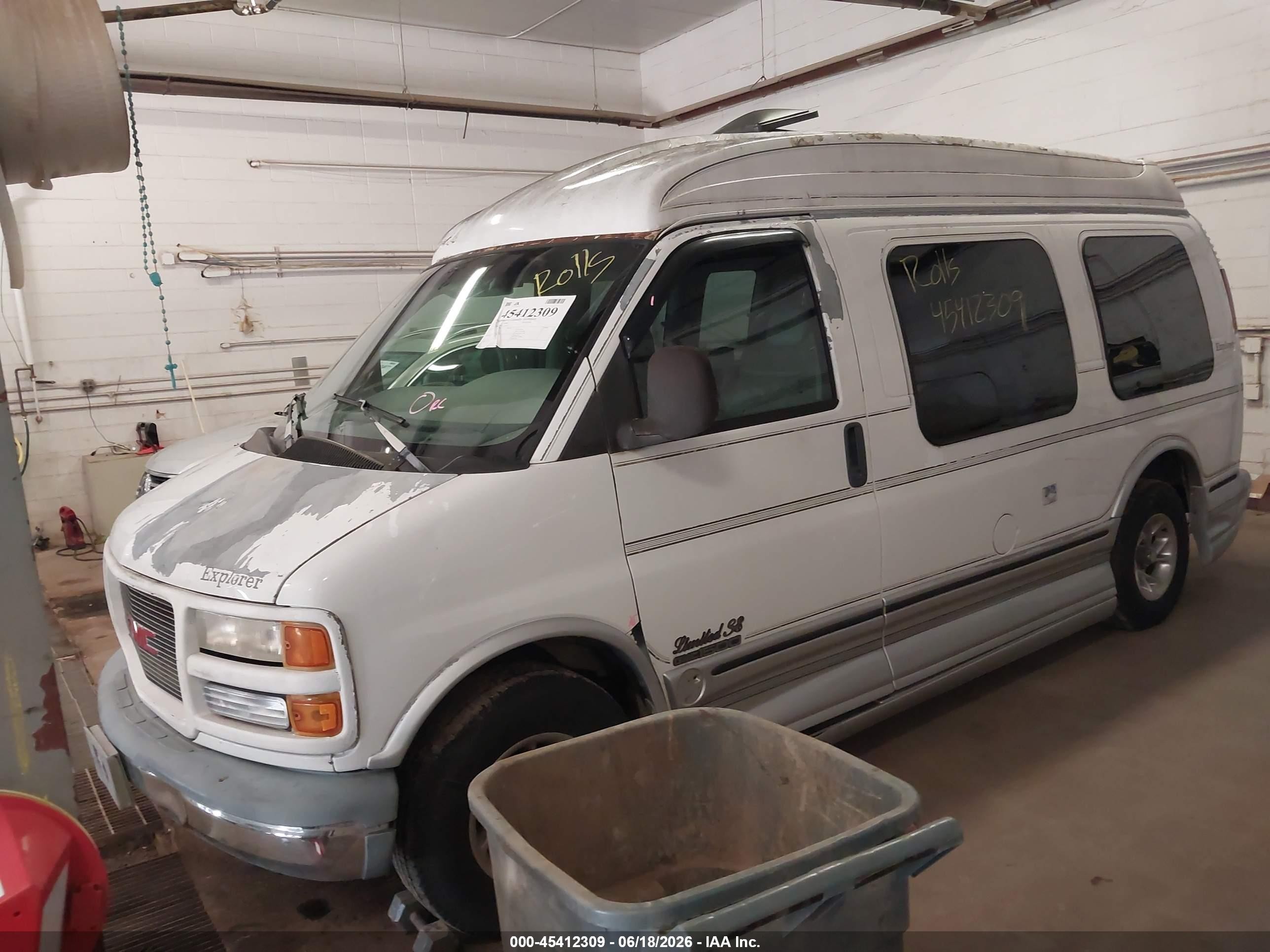 2000 Gmc Savana Rv White vin: 1GDFG15R1Y1260122