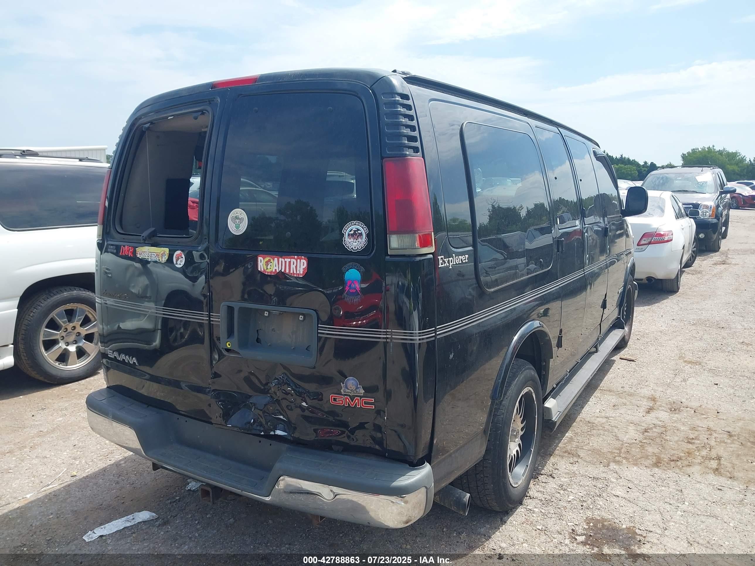 2002 Gmc Savana Standard Black vin: 1GDFG15R221195515