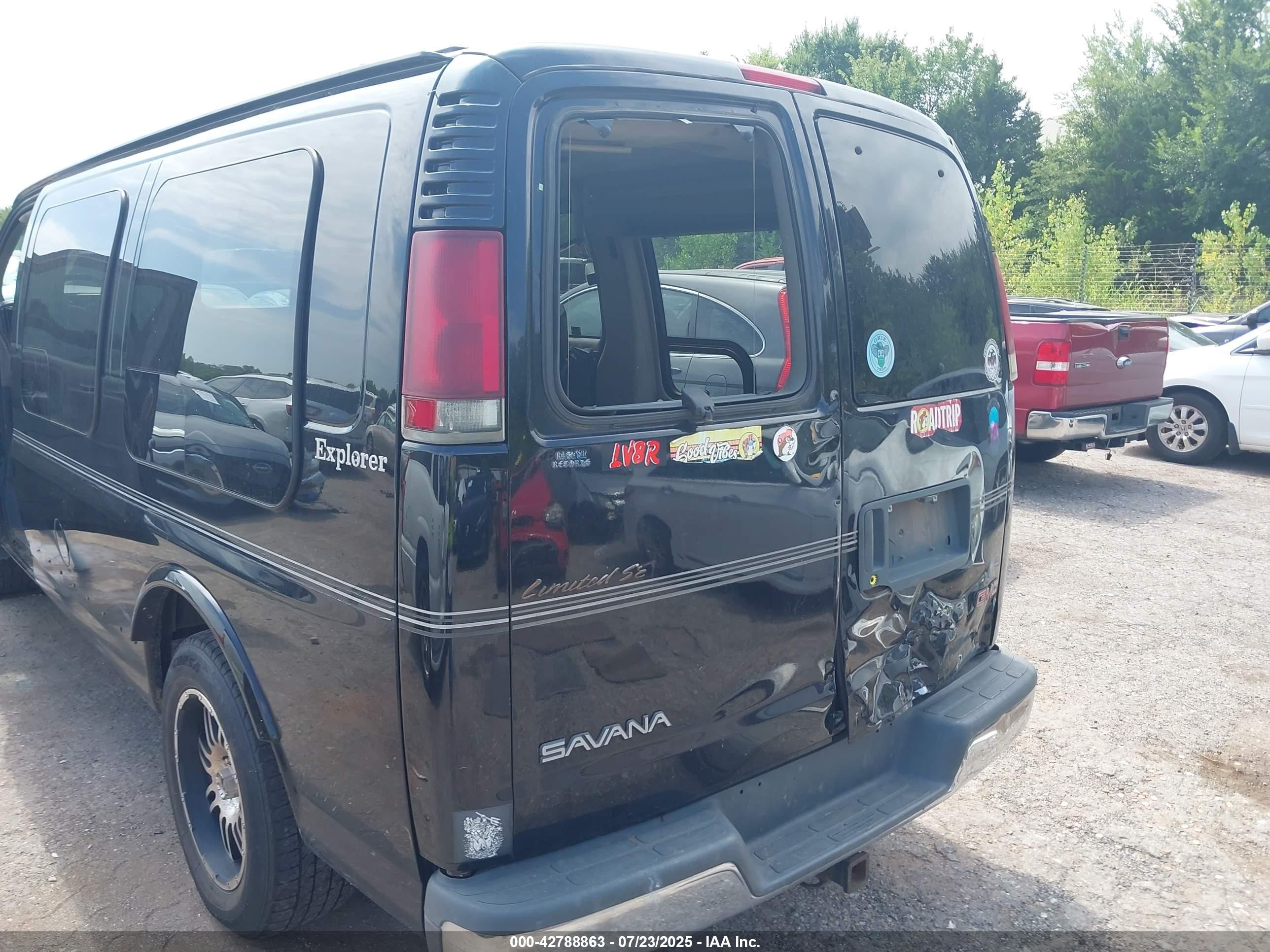 2002 Gmc Savana Standard Black vin: 1GDFG15R221195515