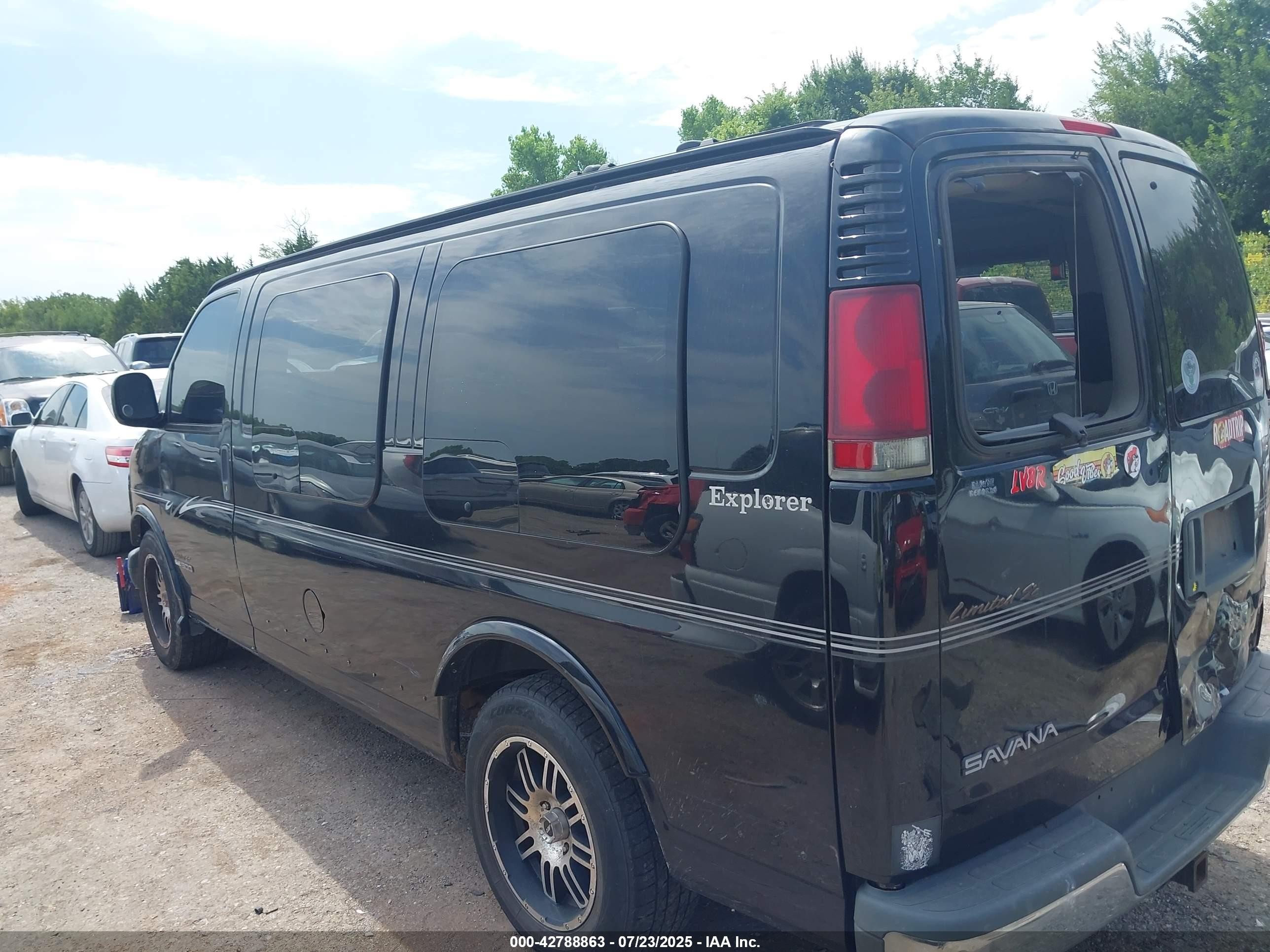 2002 Gmc Savana Standard Black vin: 1GDFG15R221195515