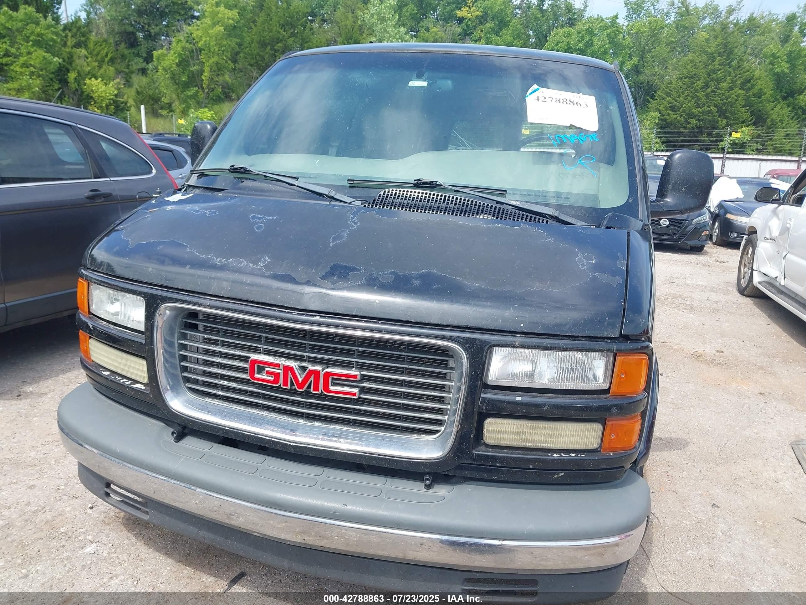 2002 Gmc Savana Standard Black vin: 1GDFG15R221195515