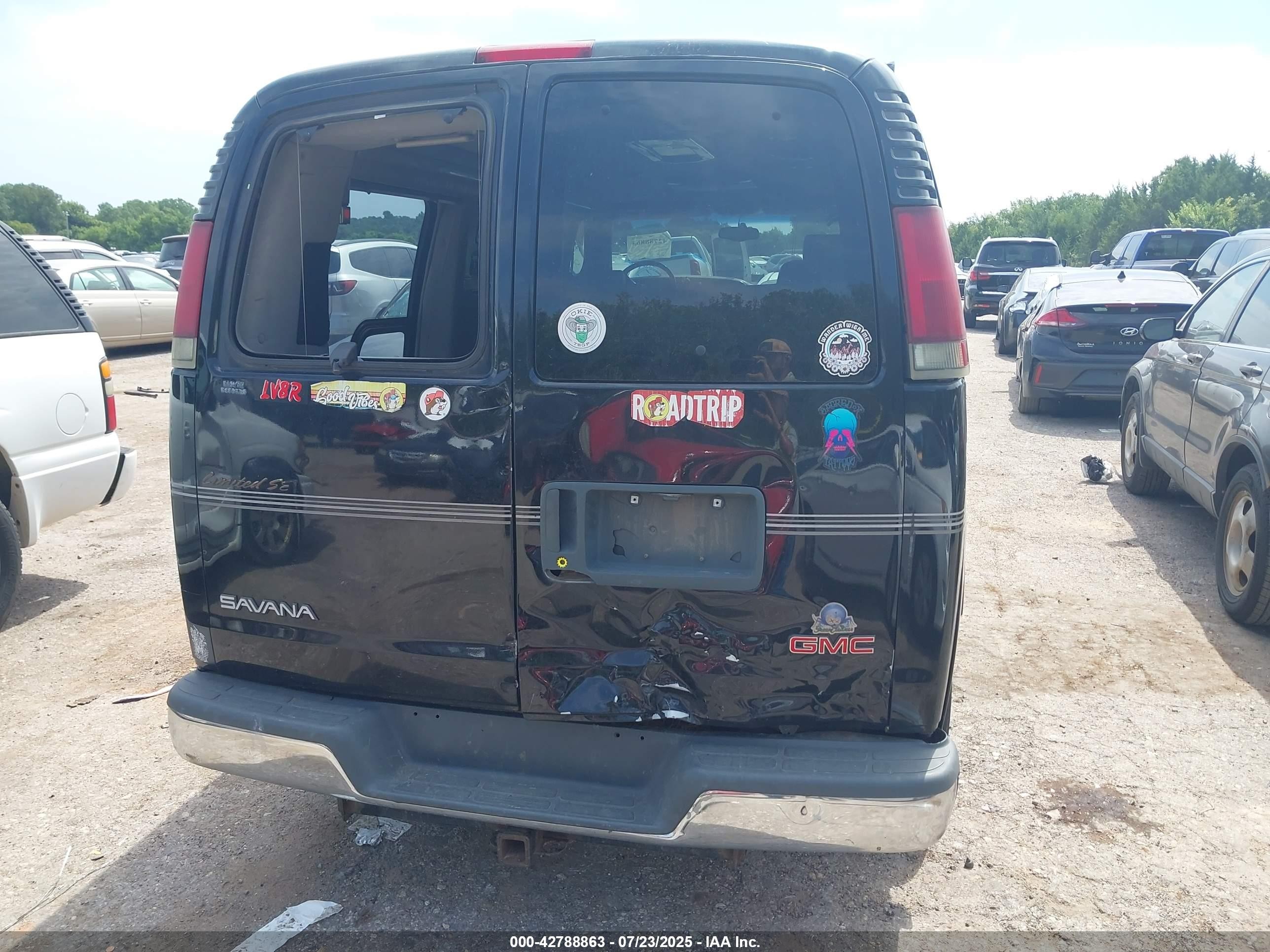 2002 Gmc Savana Standard Black vin: 1GDFG15R221195515