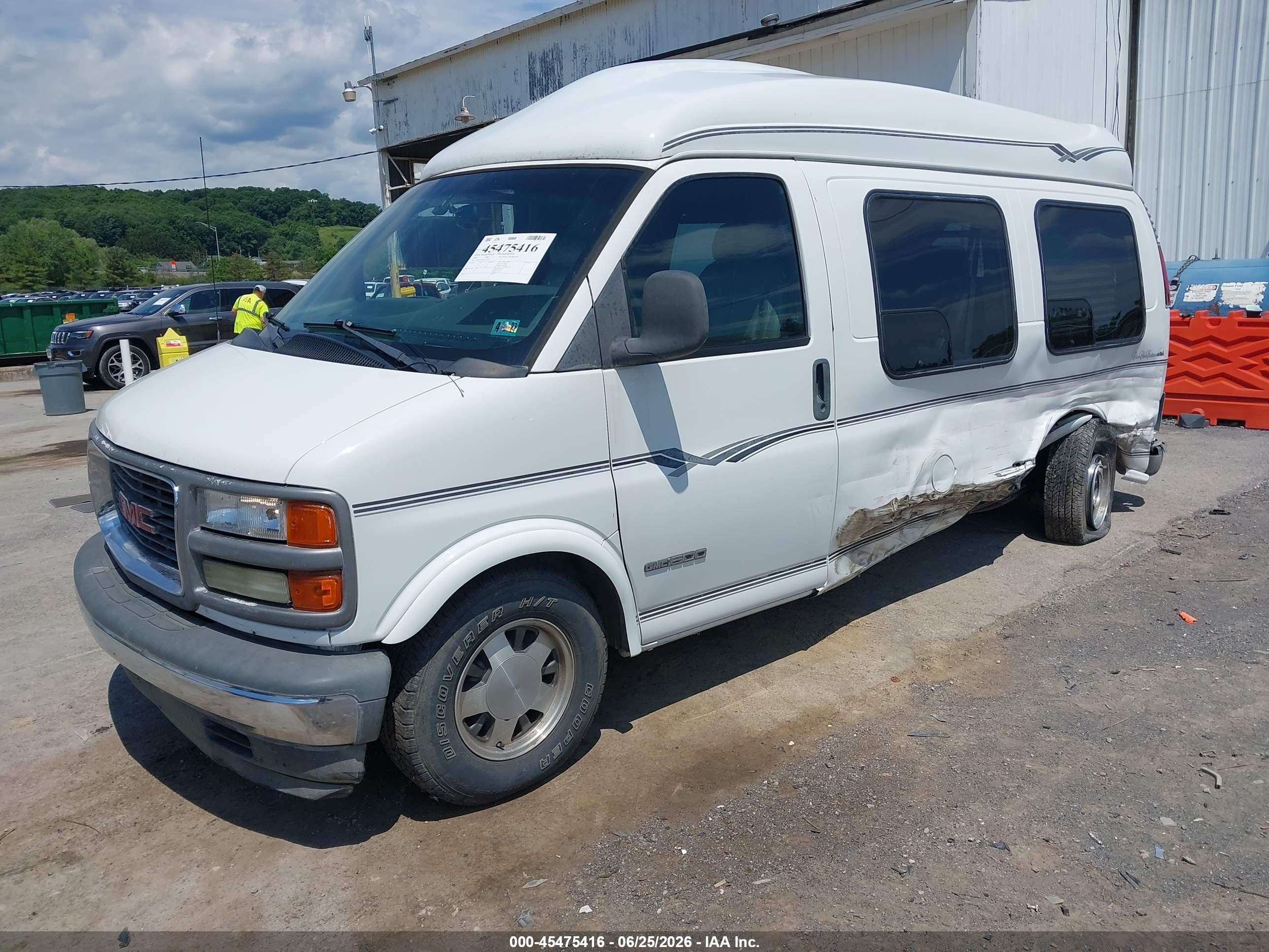 2002 Gmc Savana Passenger Standard White vin: 1GDFG15R521176215