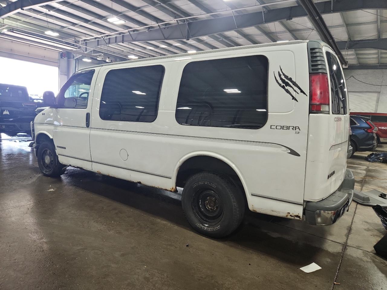2002 Gmc Savana Rv G1500 White vin: 1GDFG15R621167944