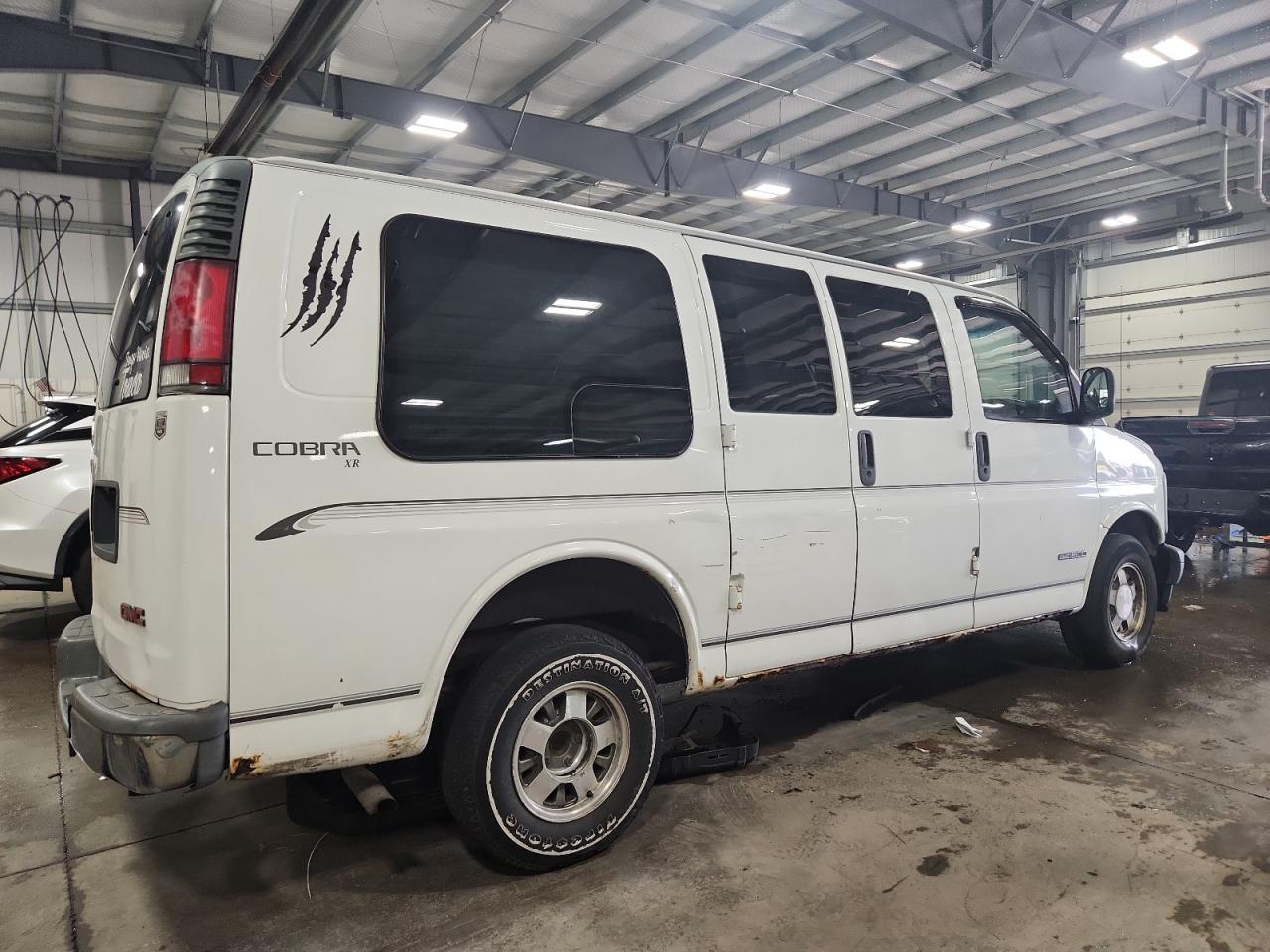 2002 Gmc Savana Rv G1500 White vin: 1GDFG15R621167944