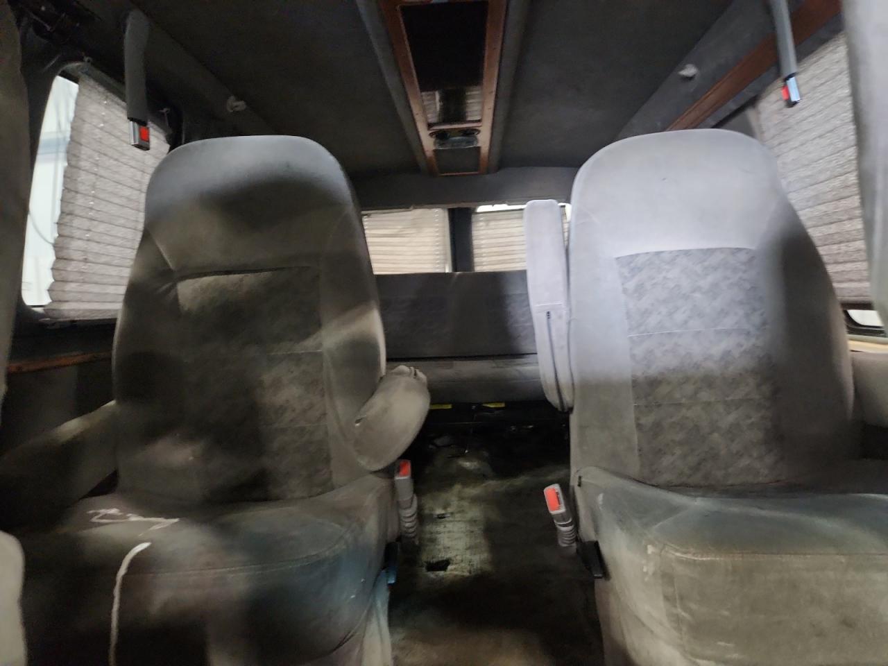 2002 Gmc Savana Rv G1500 White vin: 1GDFG15R621167944
