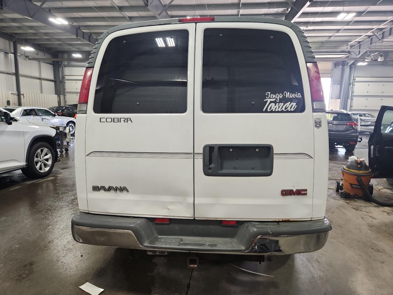 2002 Gmc Savana Rv G1500 White vin: 1GDFG15R621167944