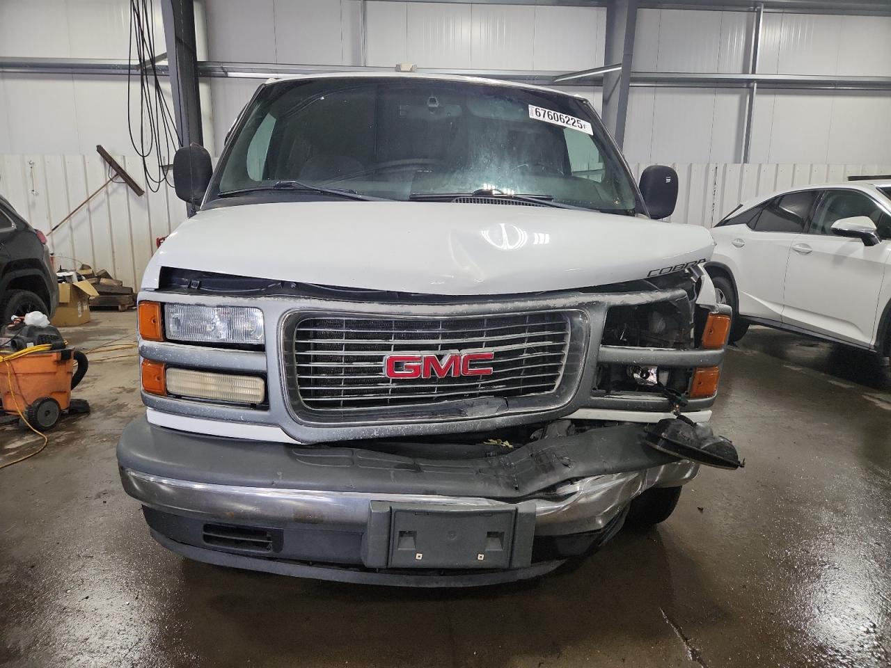 2002 Gmc Savana Rv G1500 White vin: 1GDFG15R621167944