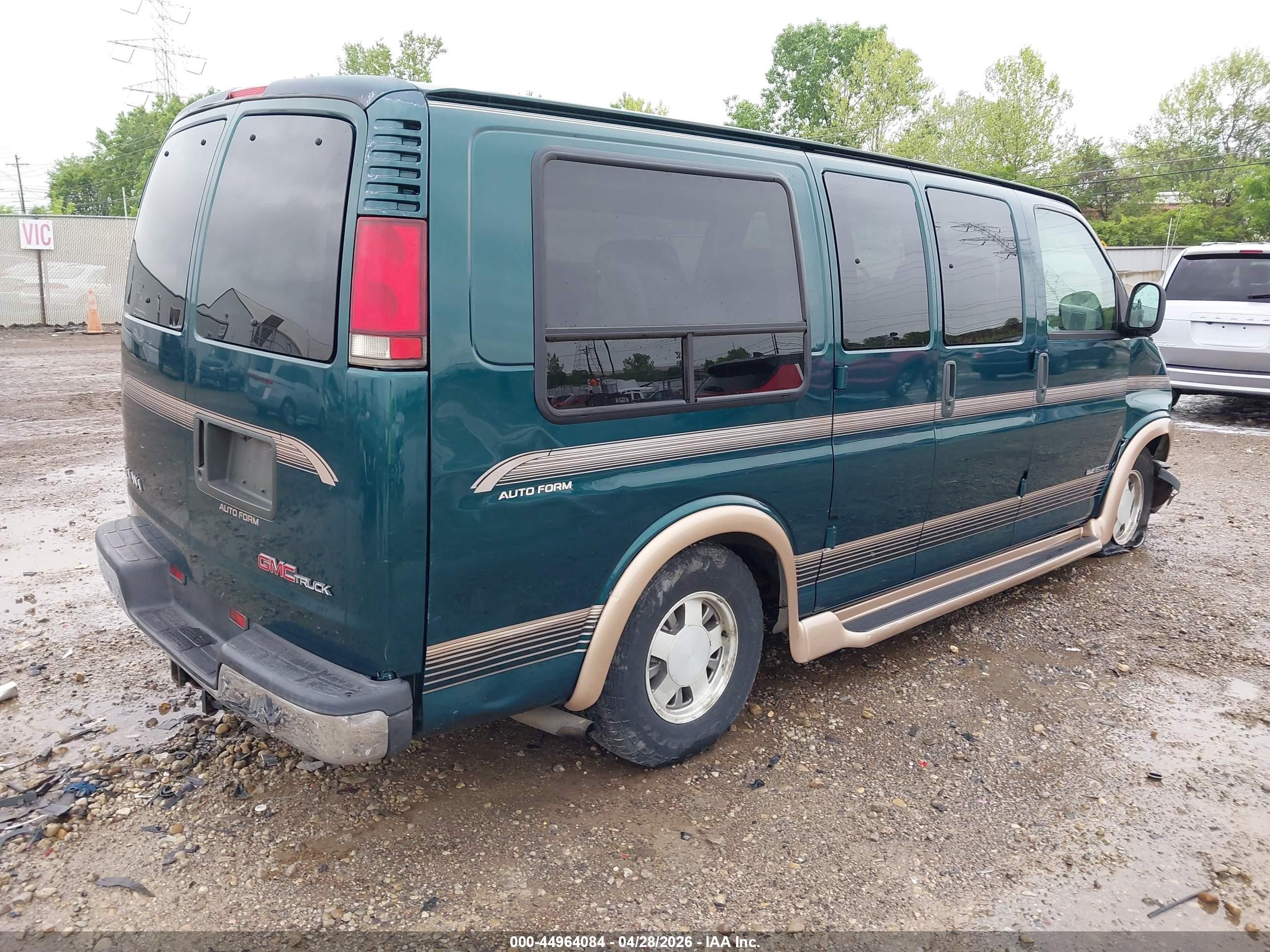 1997 Gmc Savana Rv Green vin: 1GDFG15R8V1070930