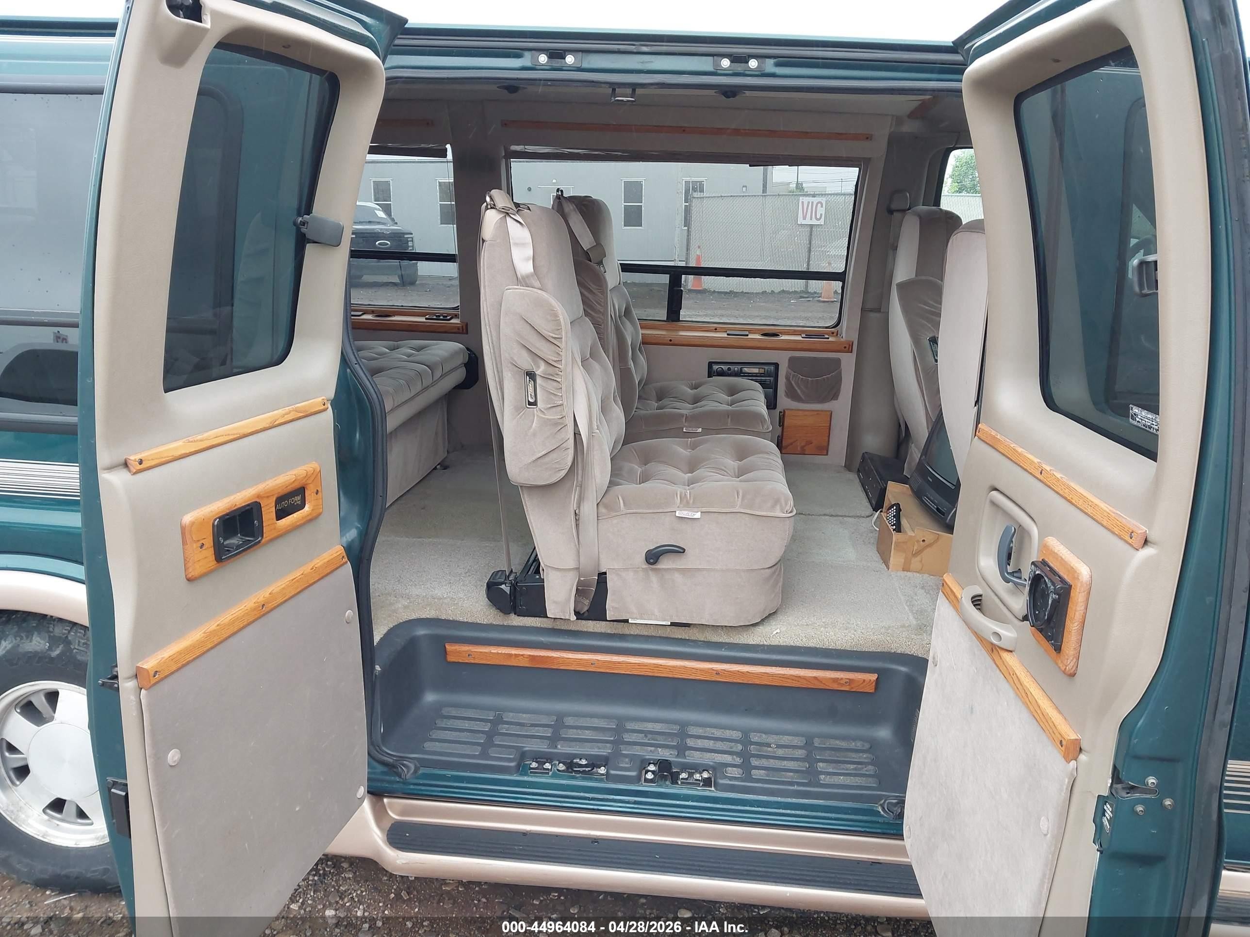 1997 Gmc Savana Rv Green vin: 1GDFG15R8V1070930