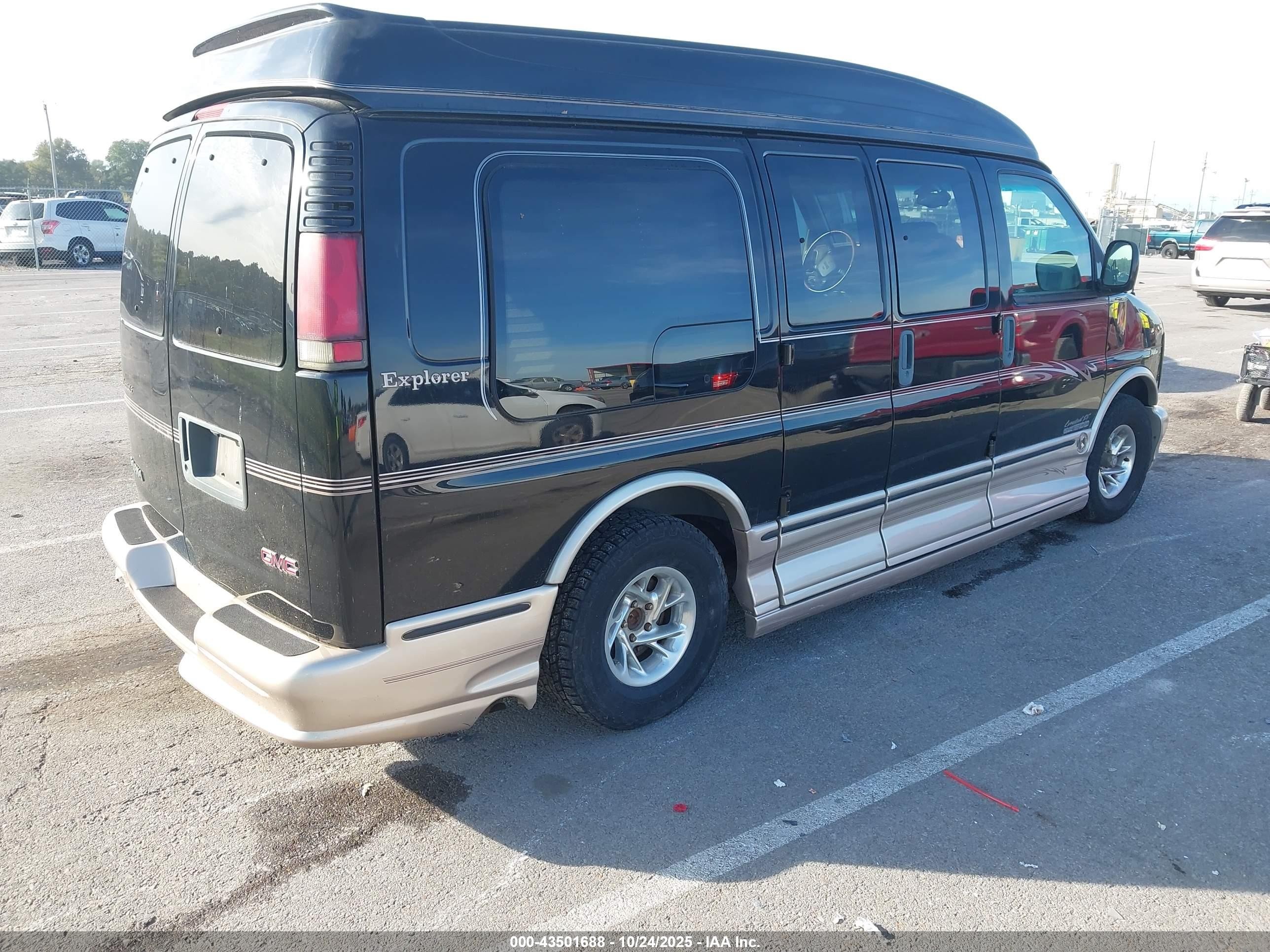 2002 Gmc Savana Standard Black vin: 1GDFG15R921163970