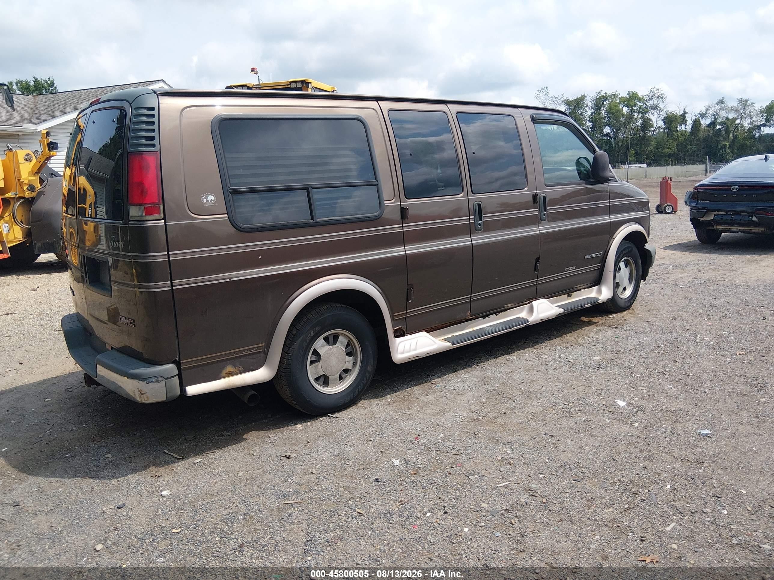 1998 Gmc Savana Yf7 Brown vin: 1GDFG15RXW1063138