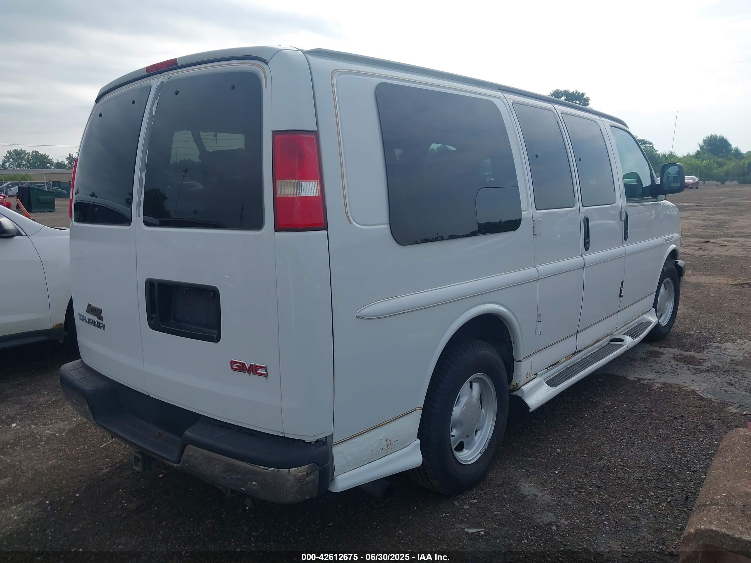 2003 Gmc Savana Cutaway Standard/standard W/c7l/c7n White vin: 1GDFG15T131174880