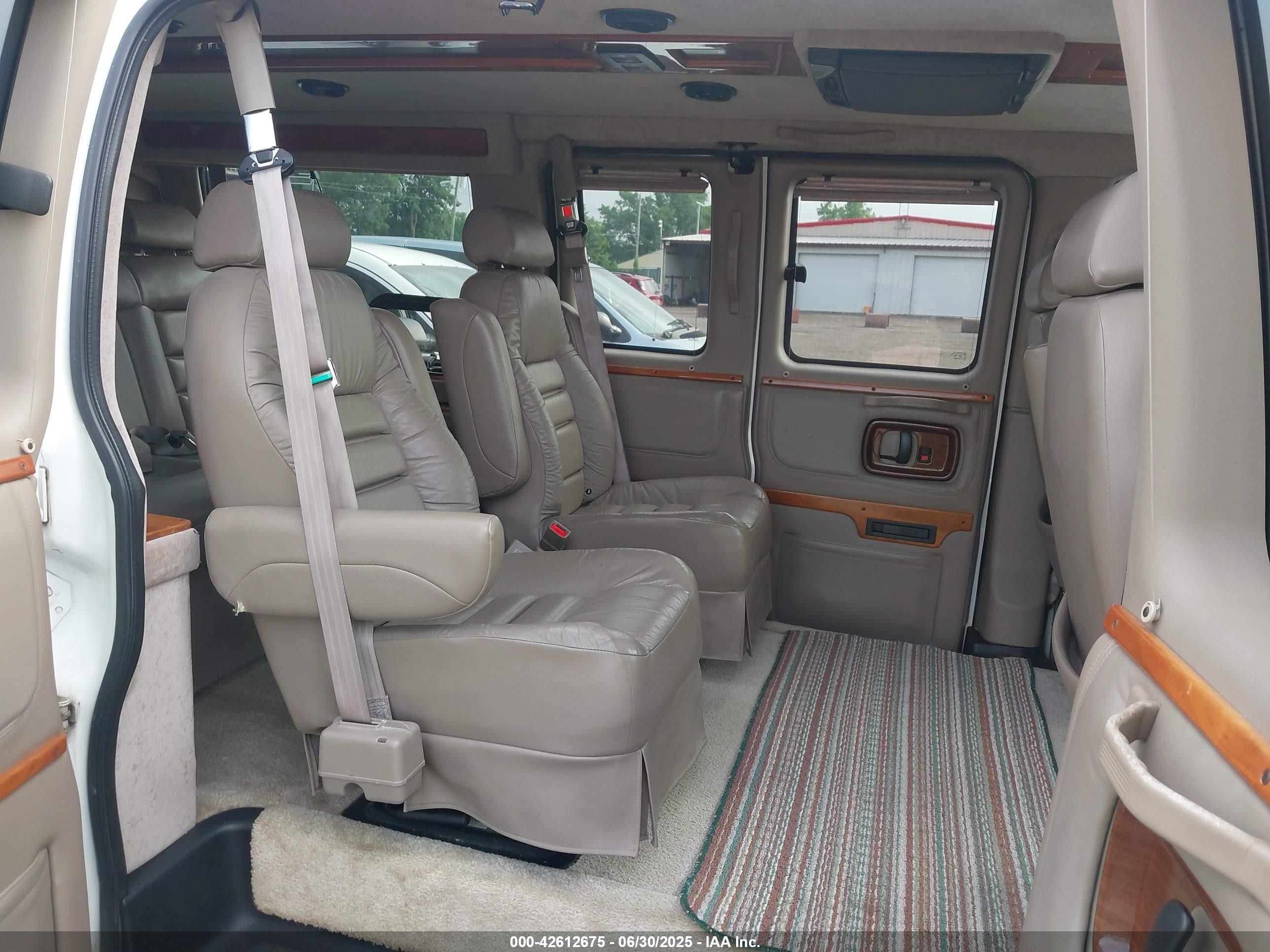 2003 Gmc Savana Cutaway Standard/standard W/c7l/c7n White vin: 1GDFG15T131174880