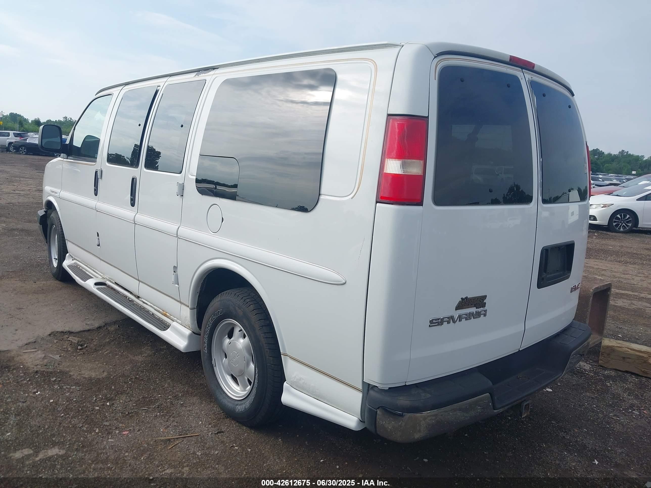2003 Gmc Savana Cutaway Standard/standard W/c7l/c7n White vin: 1GDFG15T131174880