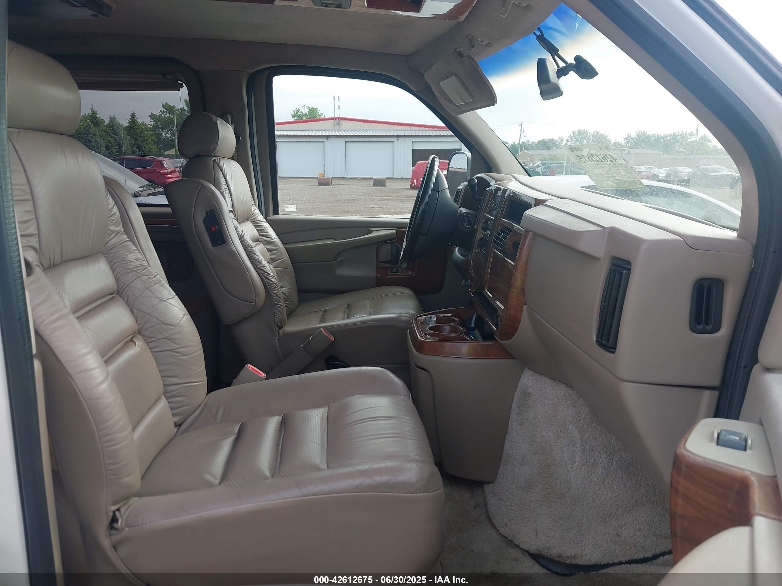 2003 Gmc Savana Cutaway Standard/standard W/c7l/c7n White vin: 1GDFG15T131174880