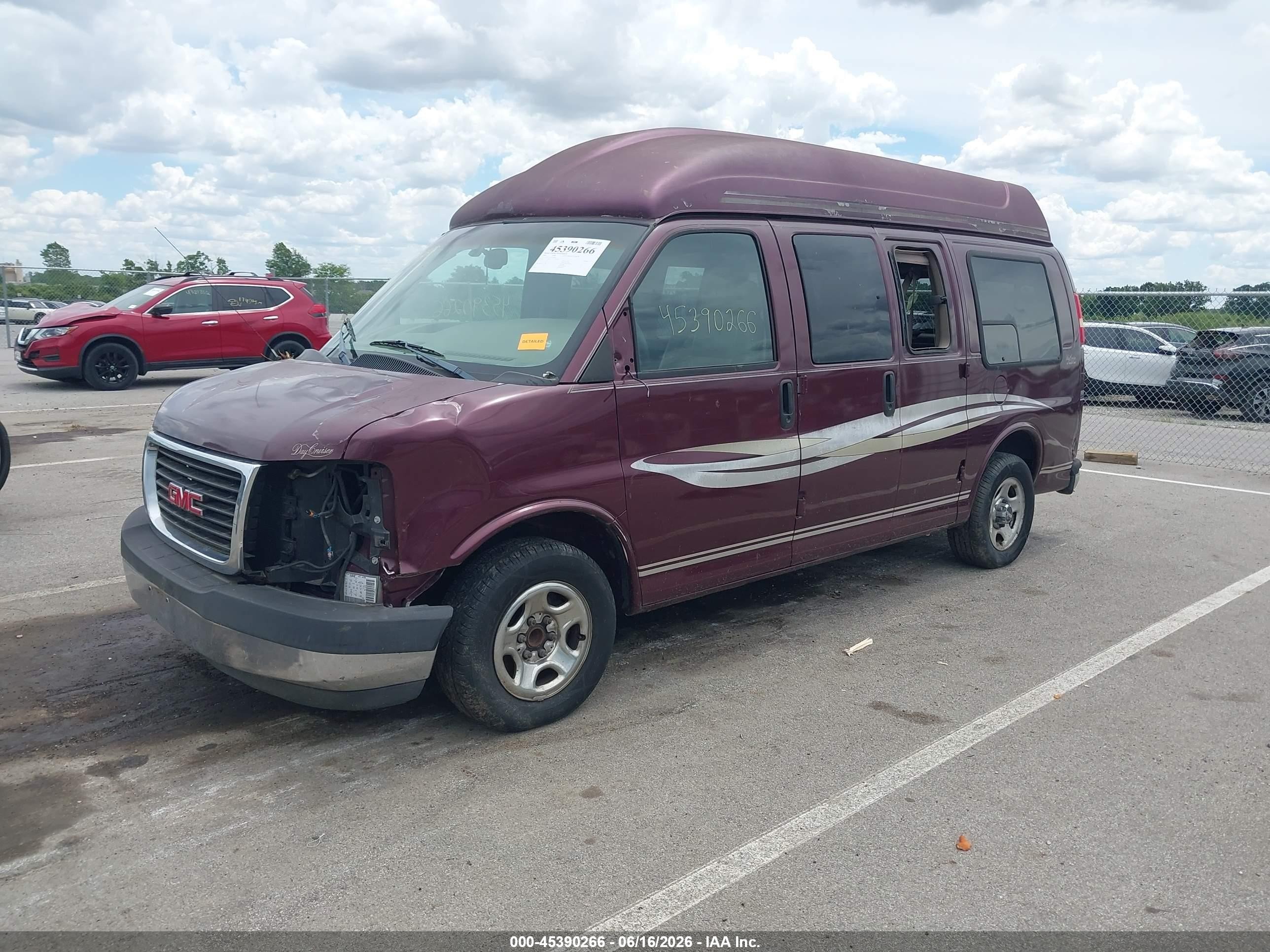 2003 Gmc Savana Cutaway Standard/standard W/c7l/c7n Purple vin: 1GDFG15T131179822