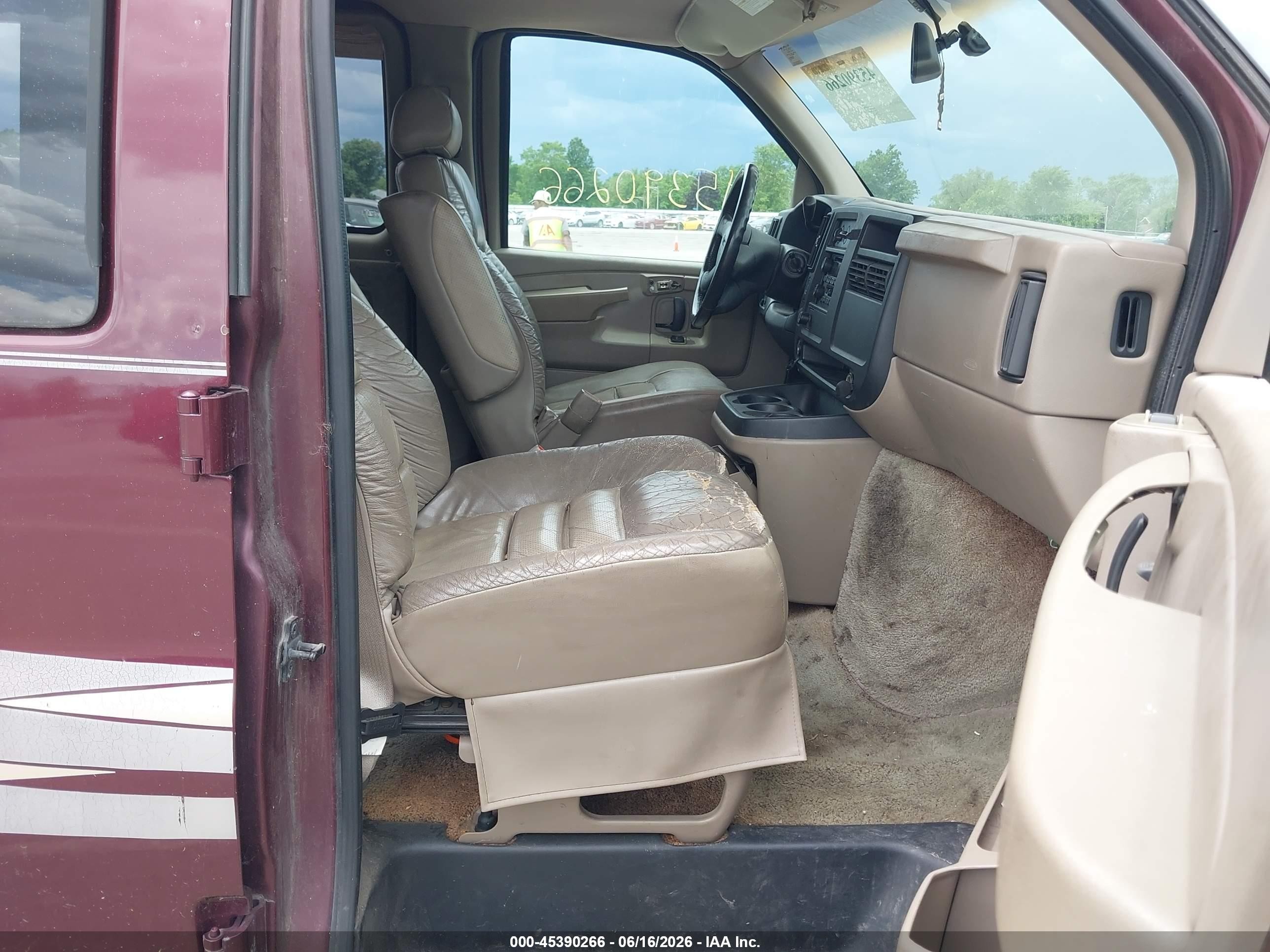 2003 Gmc Savana Cutaway Standard/standard W/c7l/c7n Purple vin: 1GDFG15T131179822